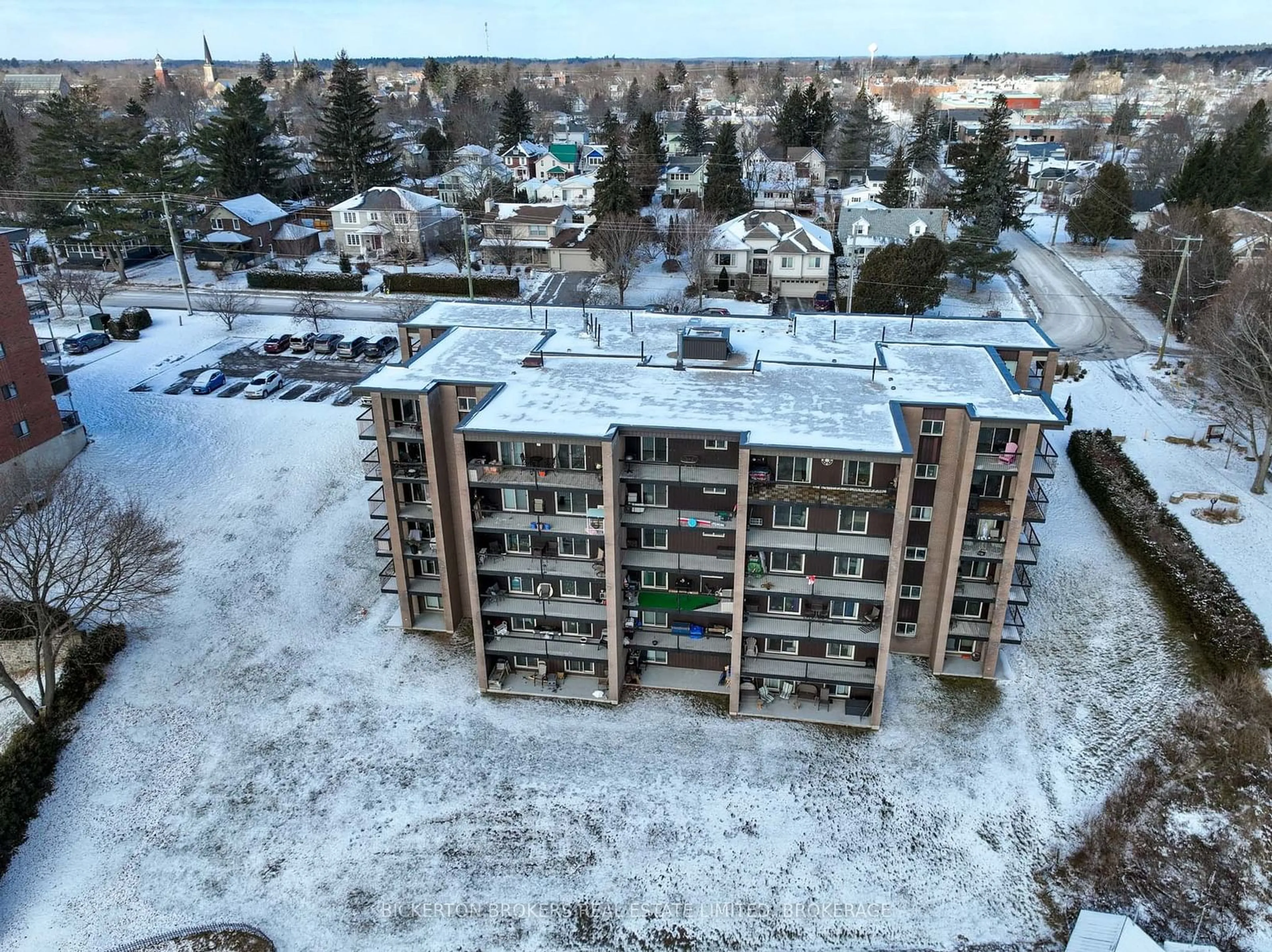 A pic from outside/outdoor area/front of a property/back of a property/a pic from drone, building for 610 William St #404, Gananoque Ontario K7G 3A4