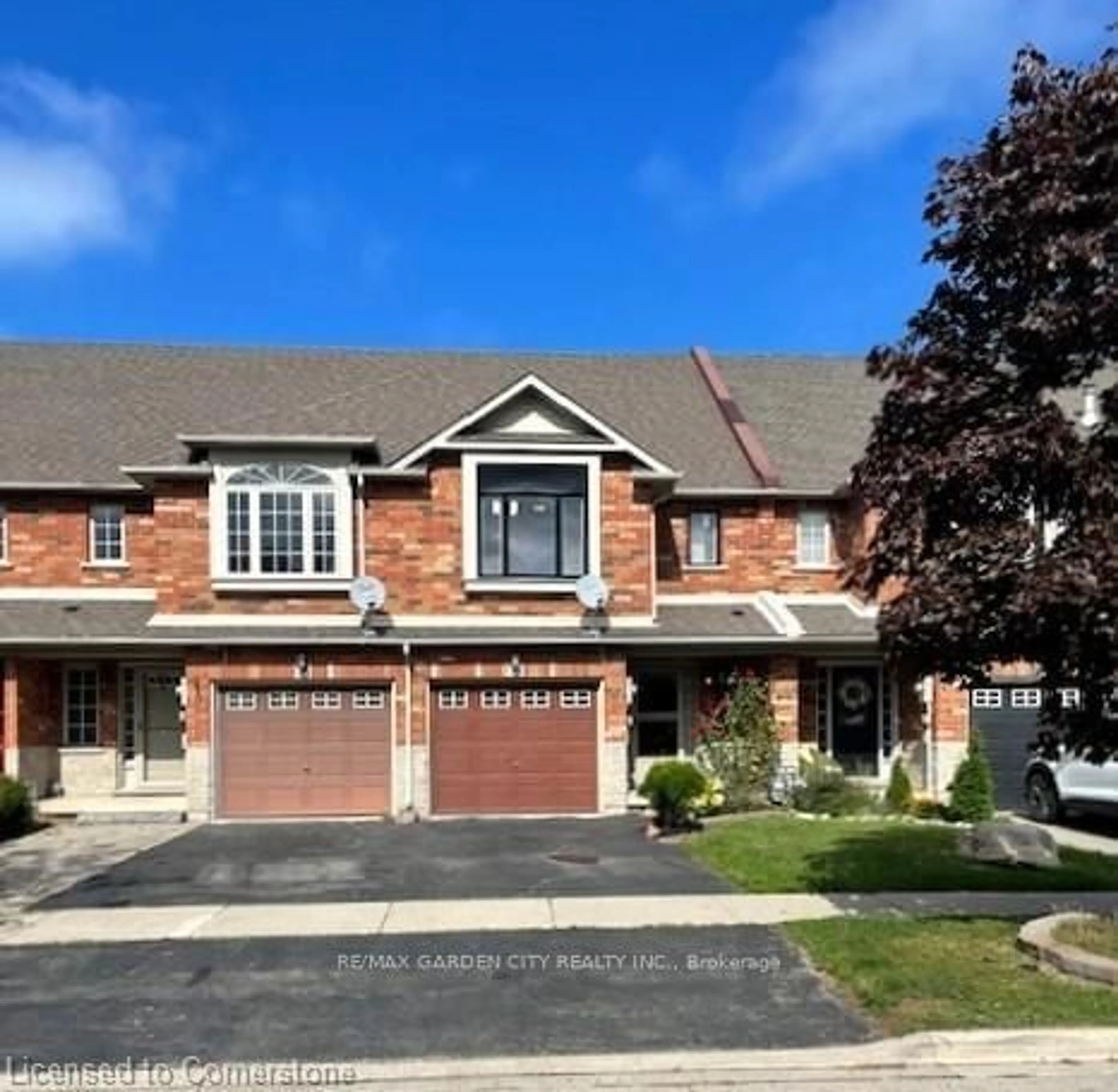 Home with brick exterior material, street for 74 MAGNOLIA Cres, Grimsby Ontario L3M 5R4