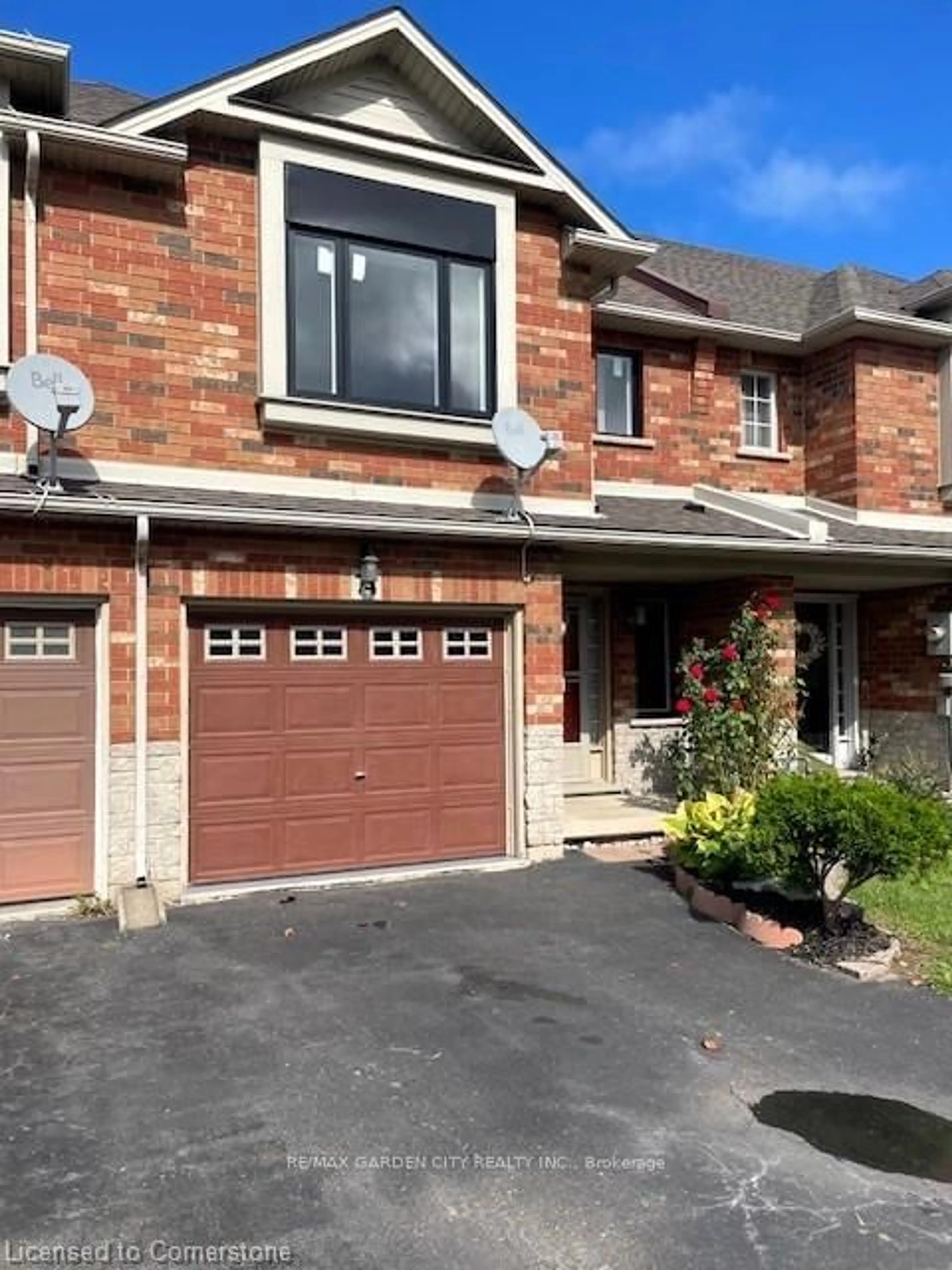 Home with brick exterior material, street for 74 MAGNOLIA Cres, Grimsby Ontario L3M 5R4