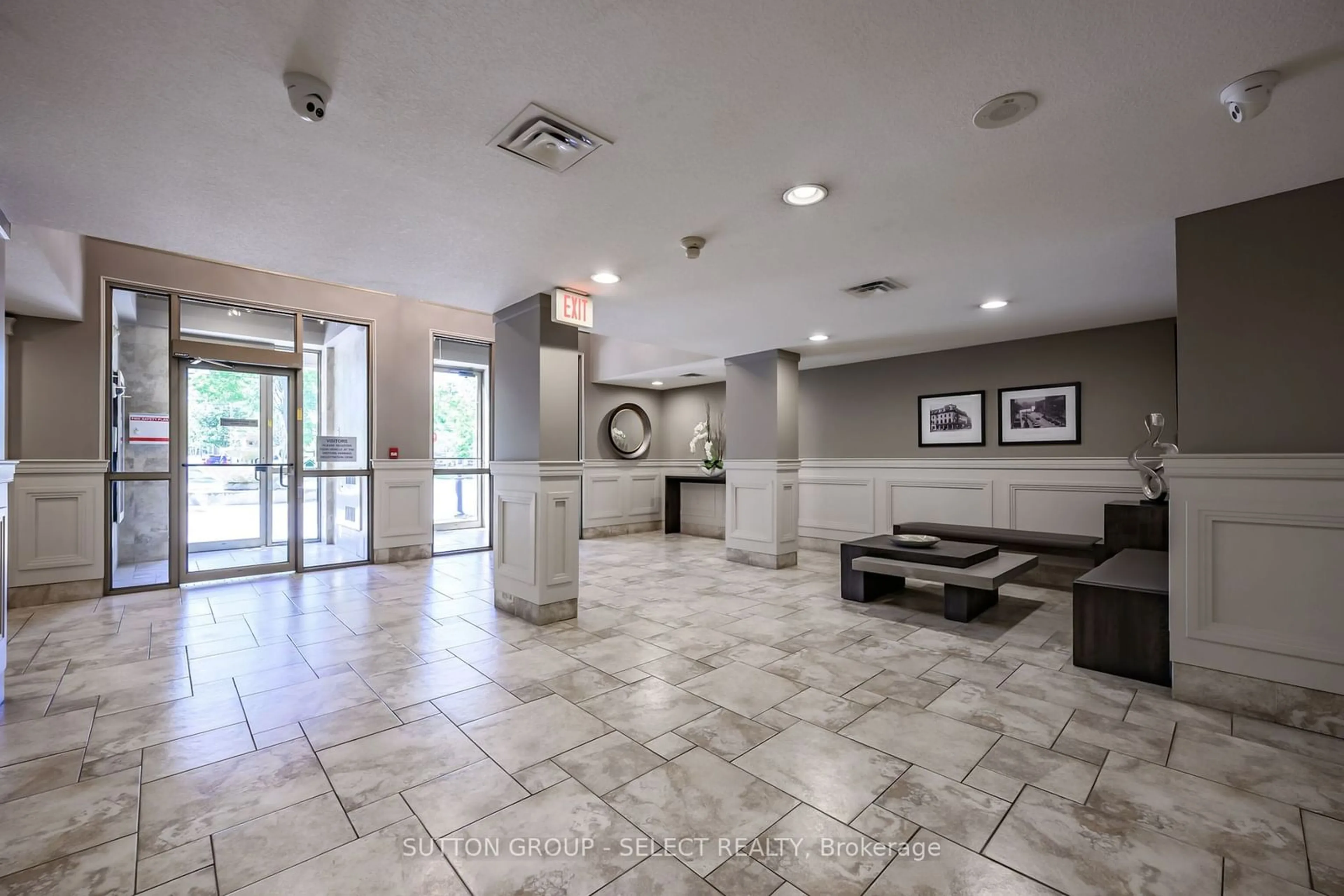 Lobby for 250 Pall Mall St #906, London Ontario N6A 6K3