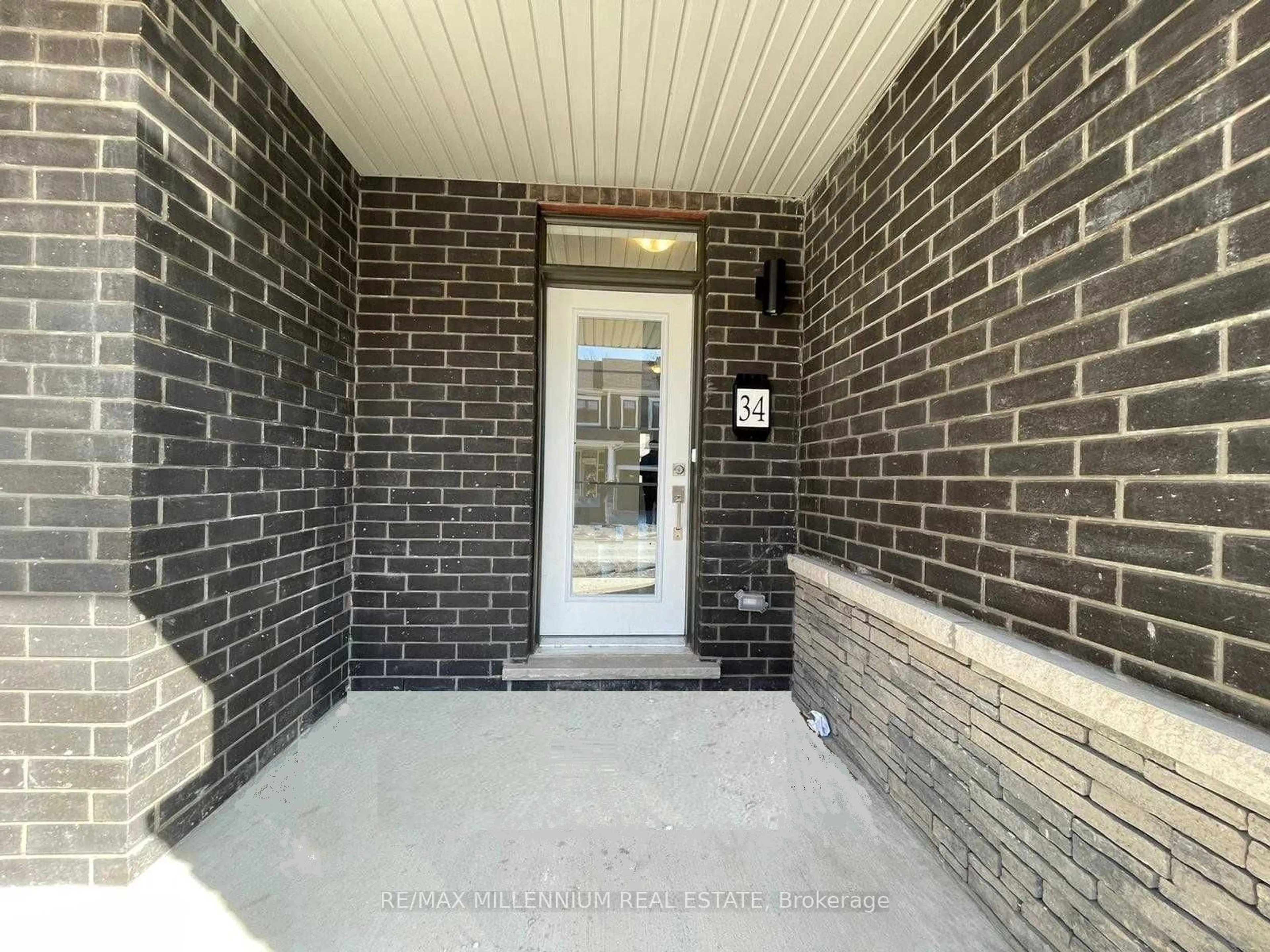 Indoor entryway for 8273 Tulip Tree Dr #34, Niagara Falls Ontario L2H 3S8