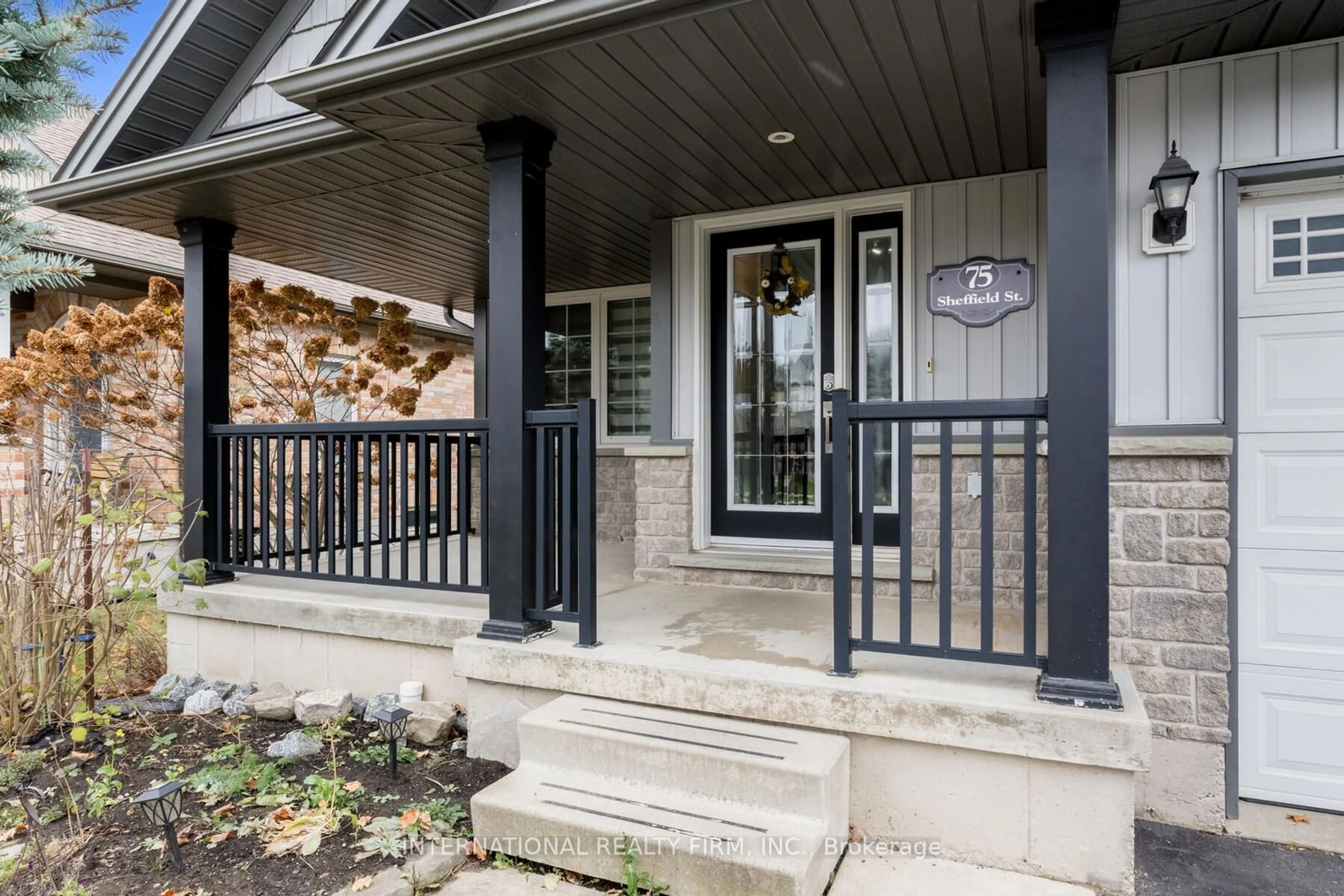 Indoor entryway for 75 Sheffield St, Southgate Ontario N0C 1B0