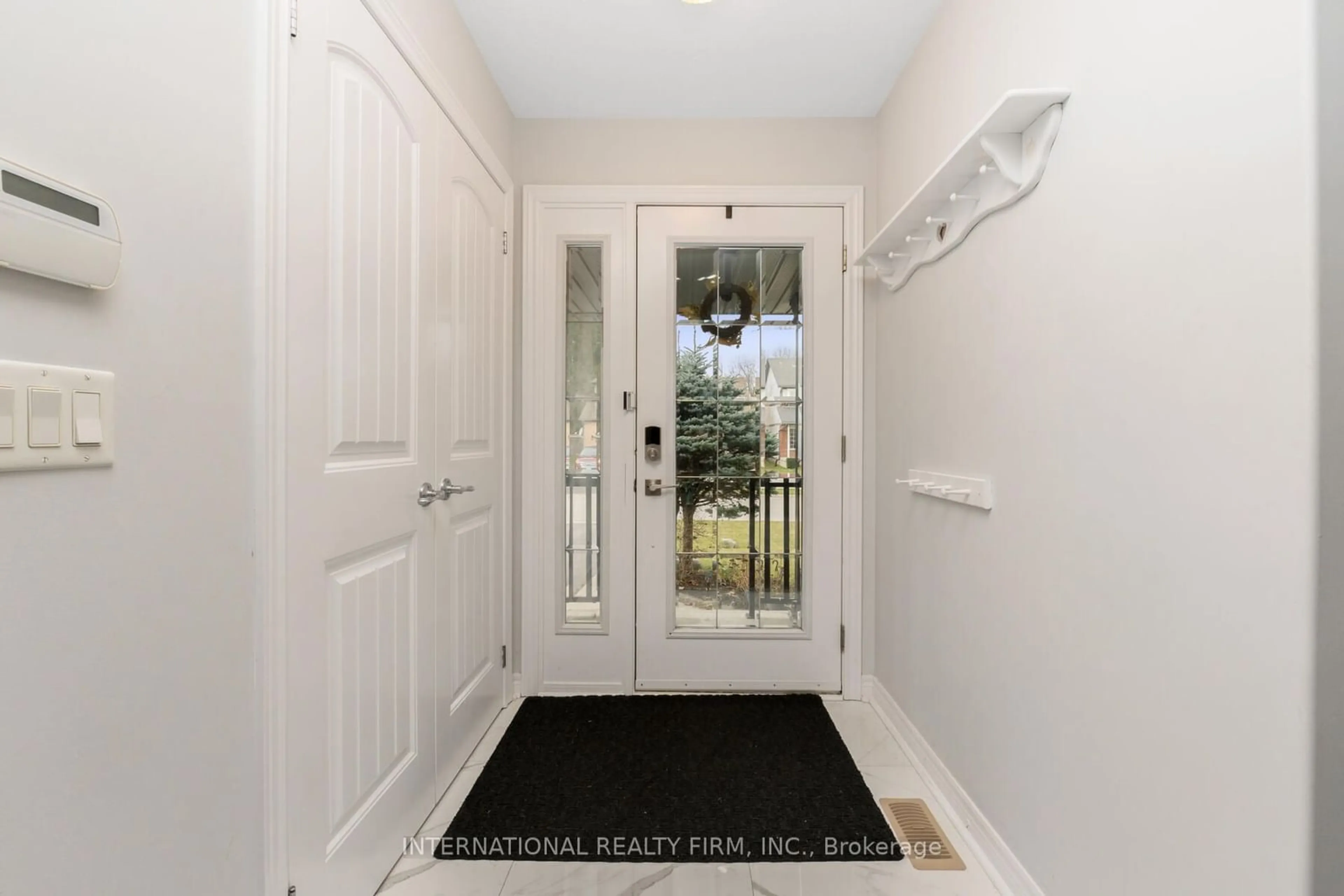 Indoor entryway for 75 Sheffield St, Southgate Ontario N0C 1B0