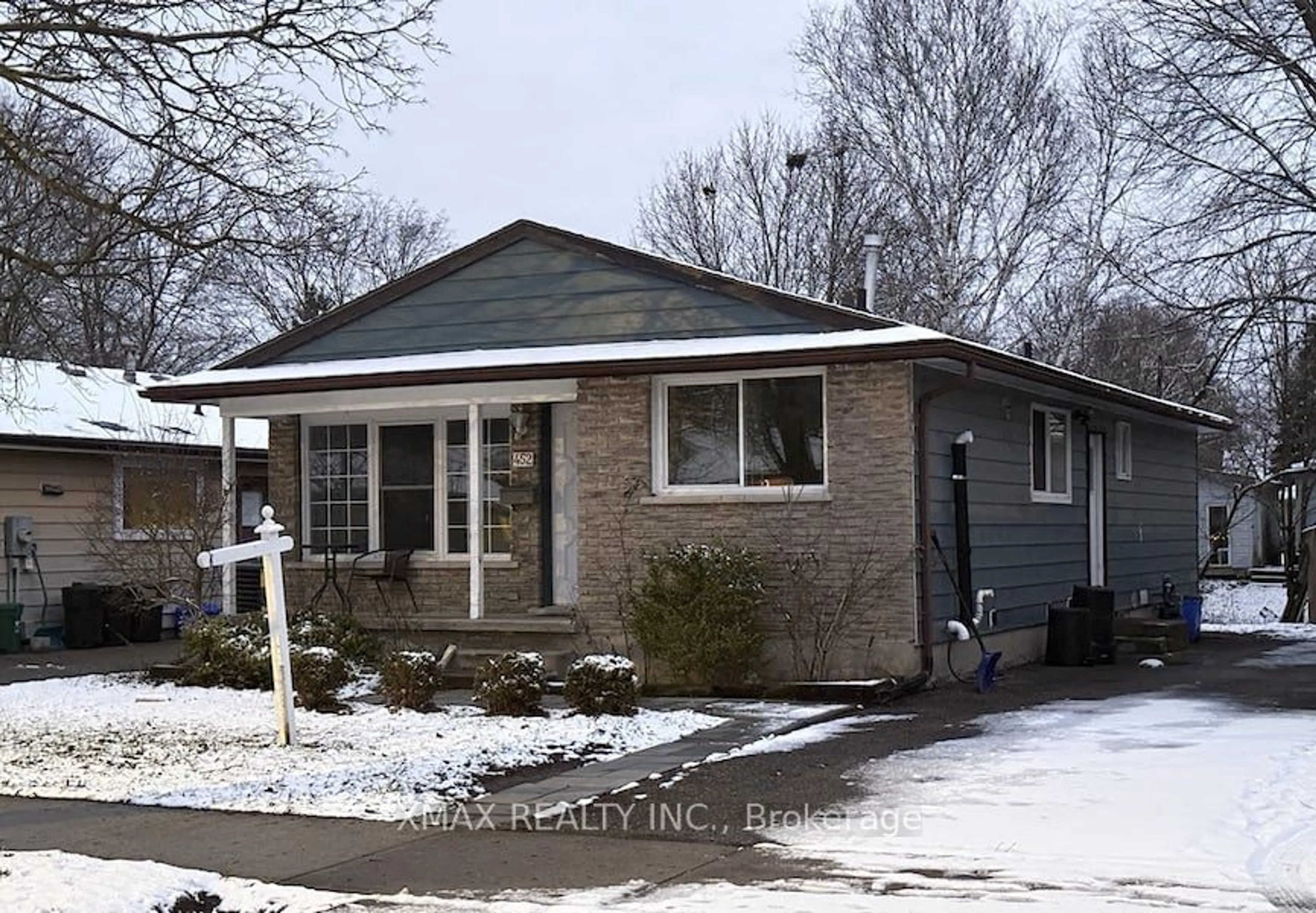 Home with brick exterior material, street for 452 Midwood Cres, Waterloo Ontario N2L 5N5