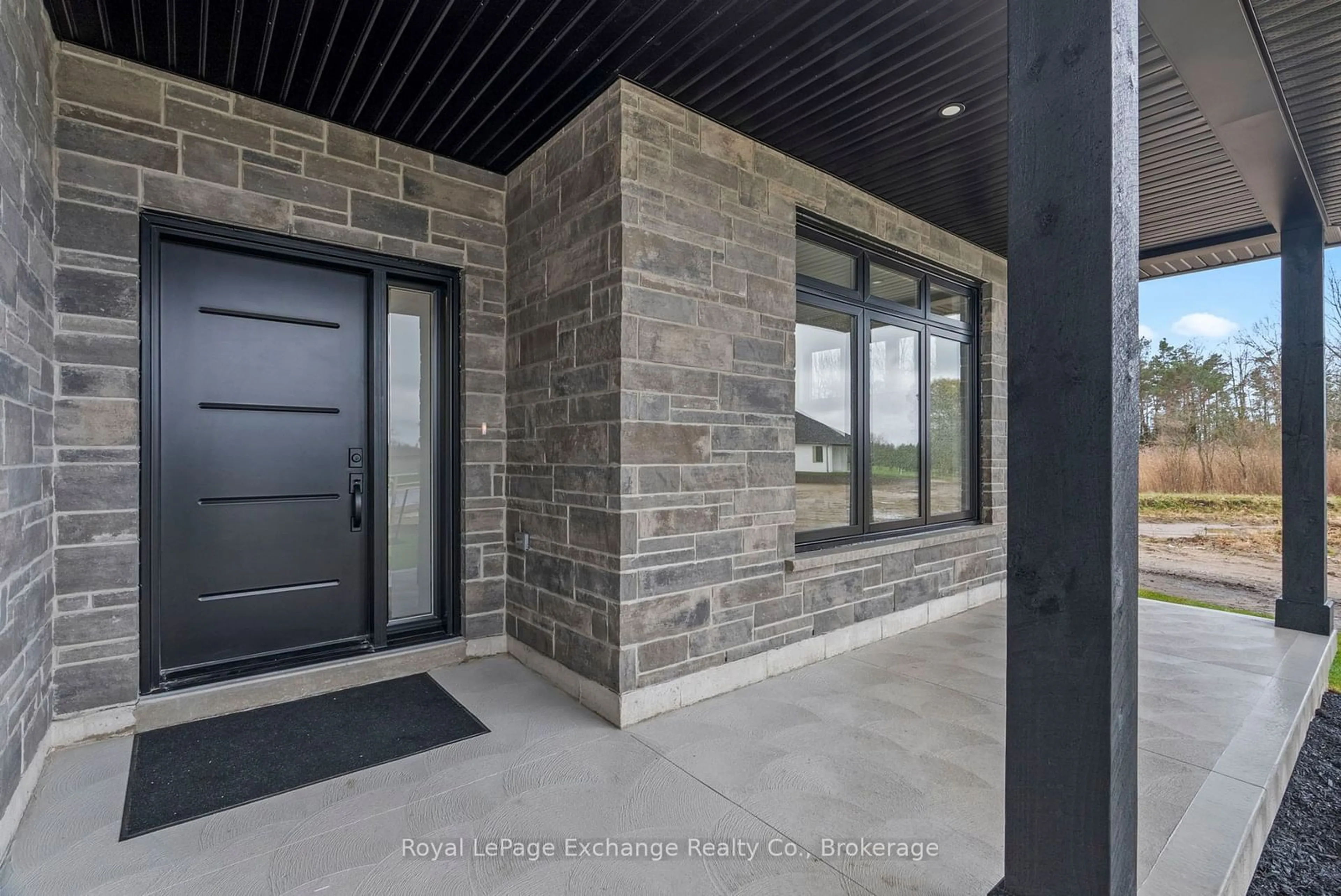 Indoor entryway for 31 MERCEDES Cres, Kincardine Ontario N2Z 1G8