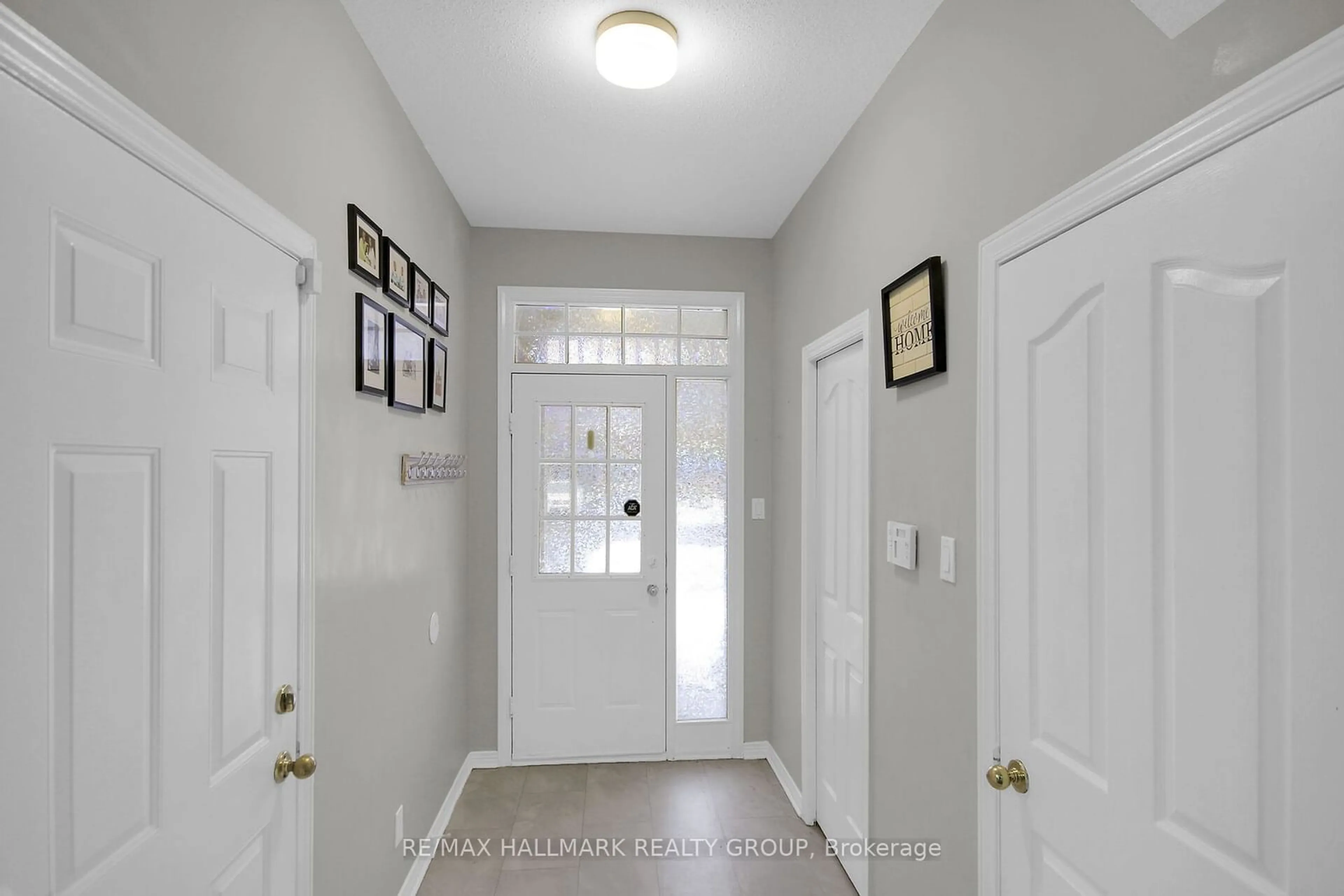 Indoor entryway for 4320 Owl Valley Dr, Blossom Park - Airport and Area Ontario K1V 1L3