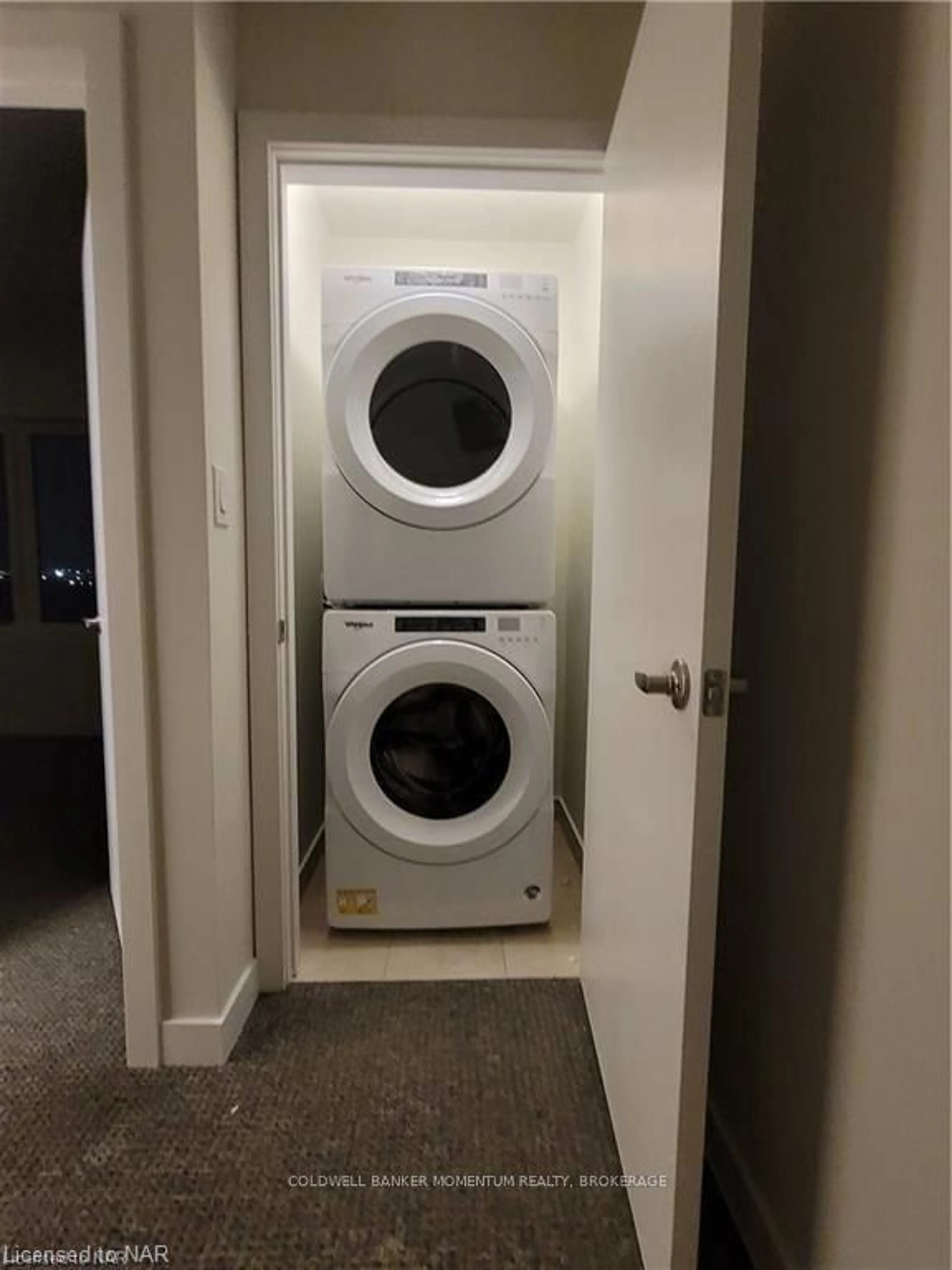 Laundry room for 590 North Service Rd #25, Hamilton Ontario L8E 0K5