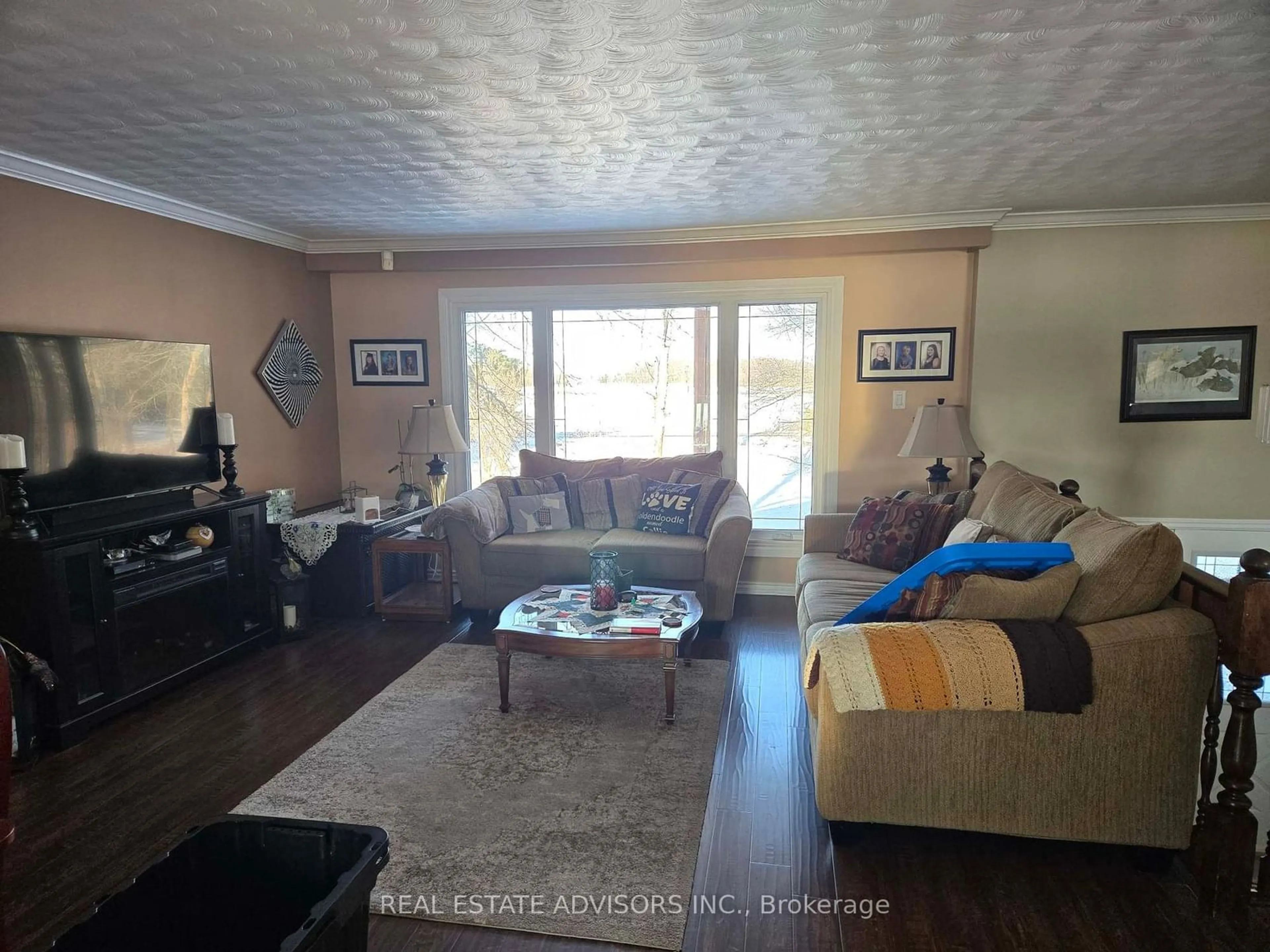 Living room with furniture, wood/laminate floor for 1069 Bird Rd, Haldimand Ontario N1A 2W2