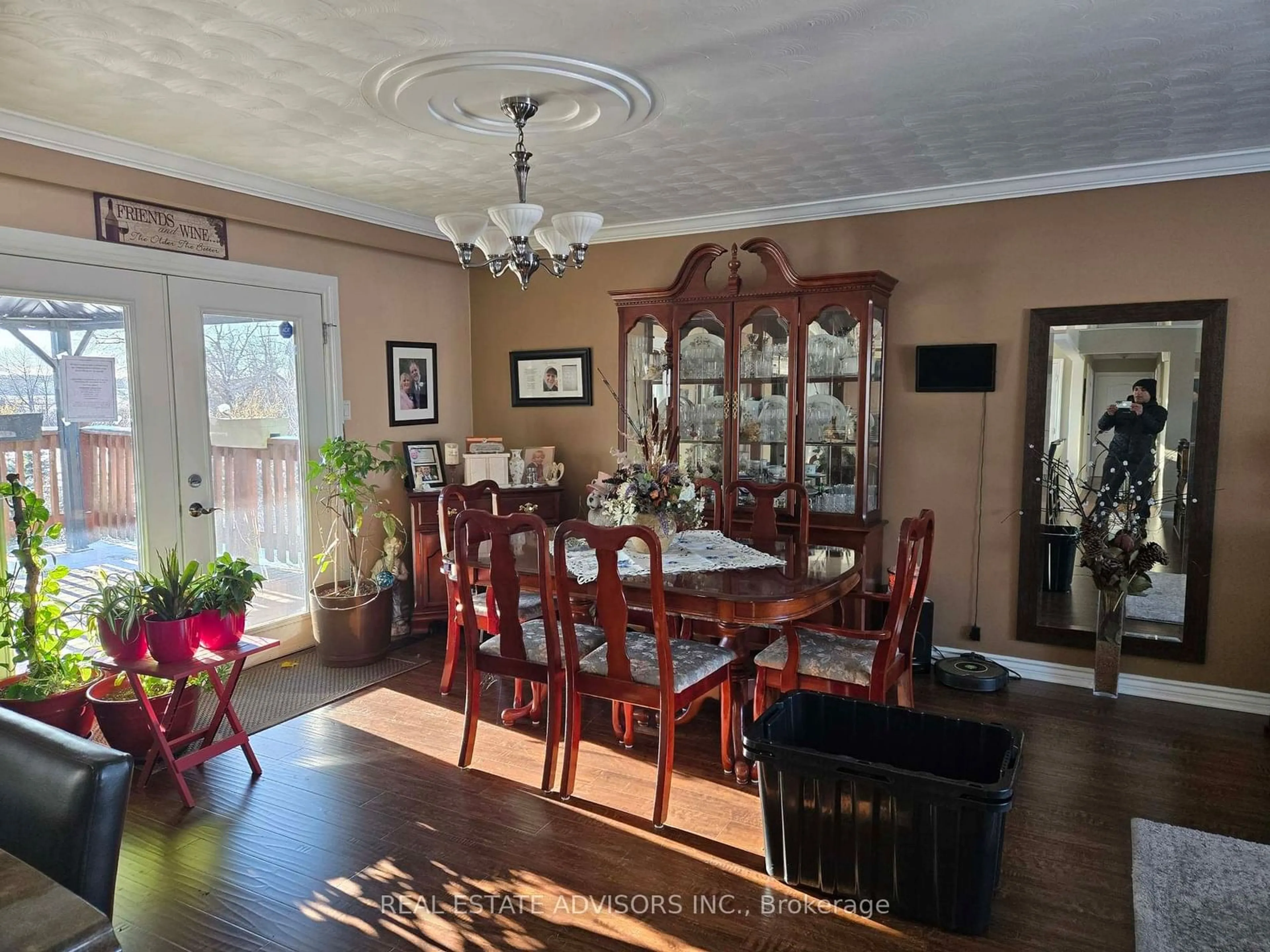 Dining room, wood/laminate floor for 1069 Bird Rd, Haldimand Ontario N1A 2W2