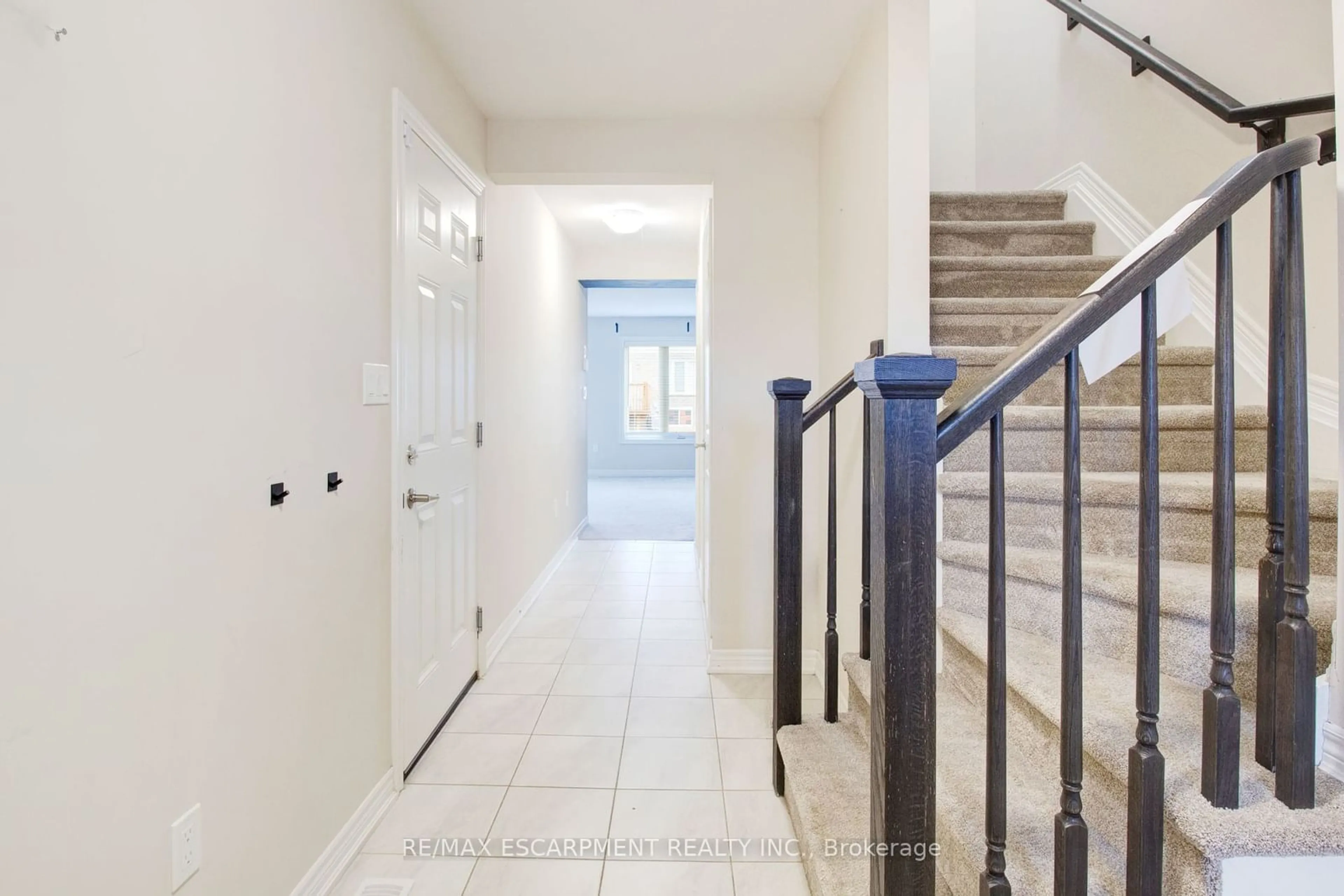 Indoor foyer for 340 Prospect Point Rd #36, Fort Erie Ontario L0S 1N0