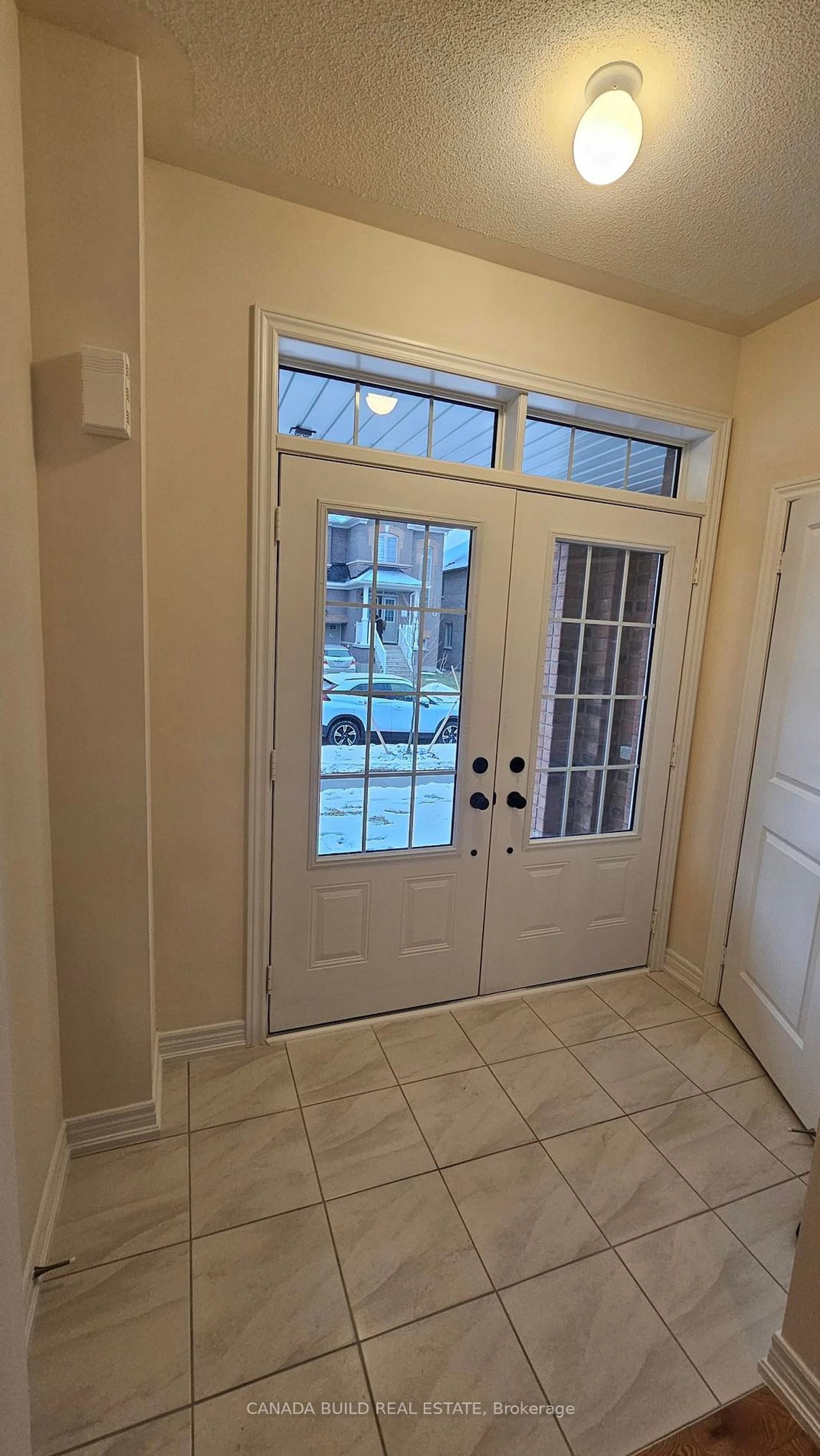 Indoor entryway for 253 Chippewa Ave, Shelburne Ontario L9V 3Y5