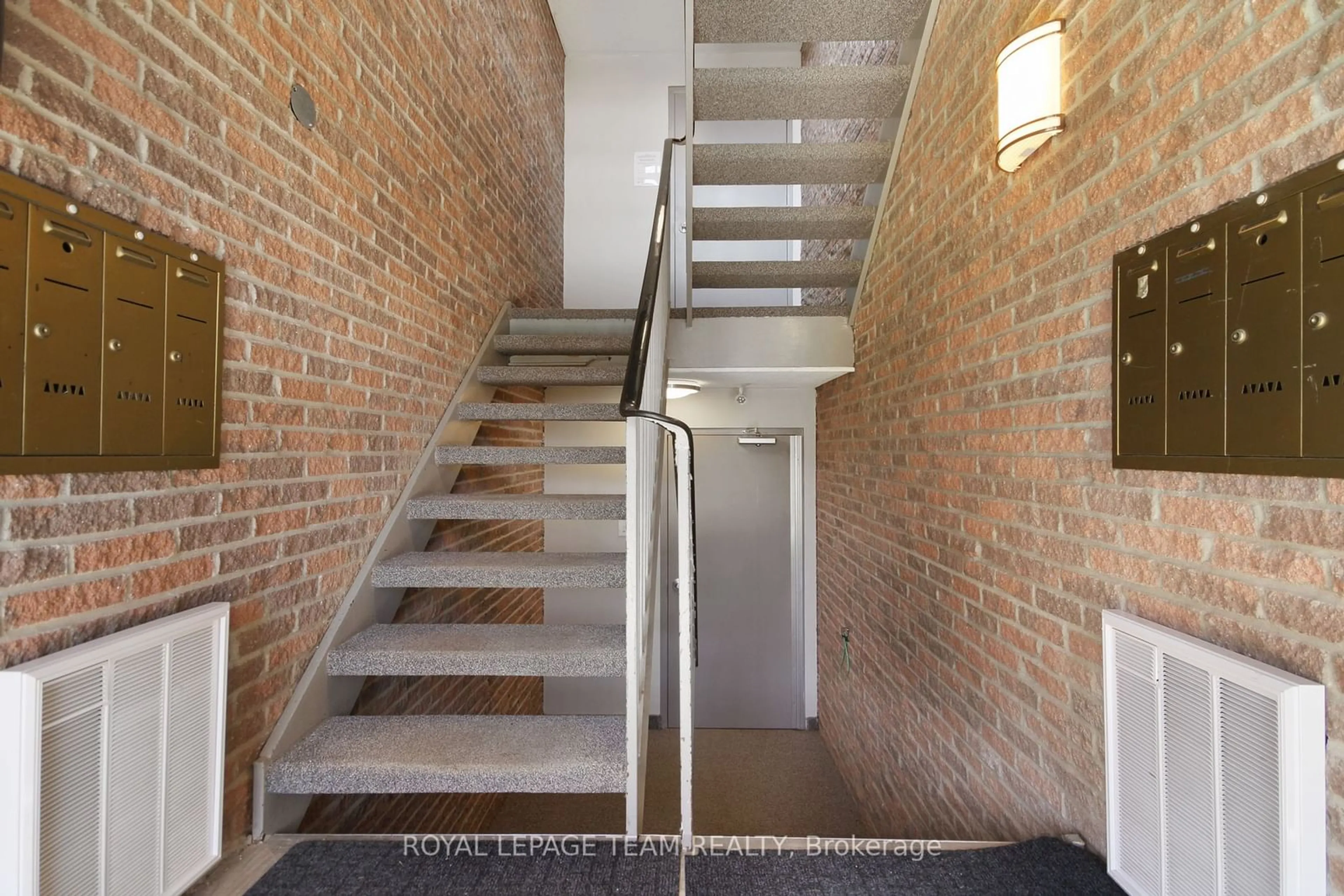 Stairs for 323 Main St #301, Merrickville-Wolford Ontario K0G 1N0