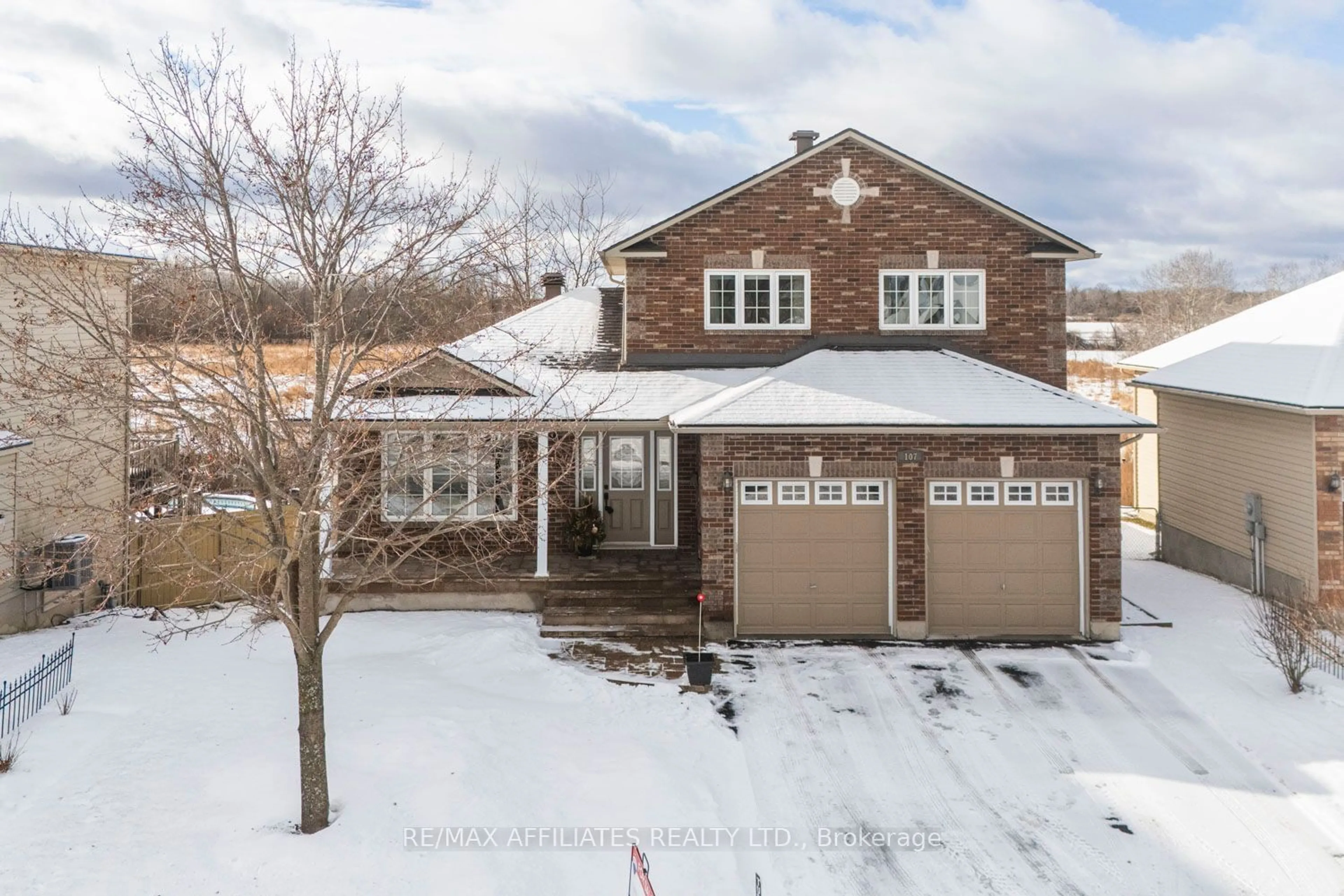 A pic from outside/outdoor area/front of a property/back of a property/a pic from drone, street for 107 Comba Dr, Carleton Place Ontario K7C 4V2