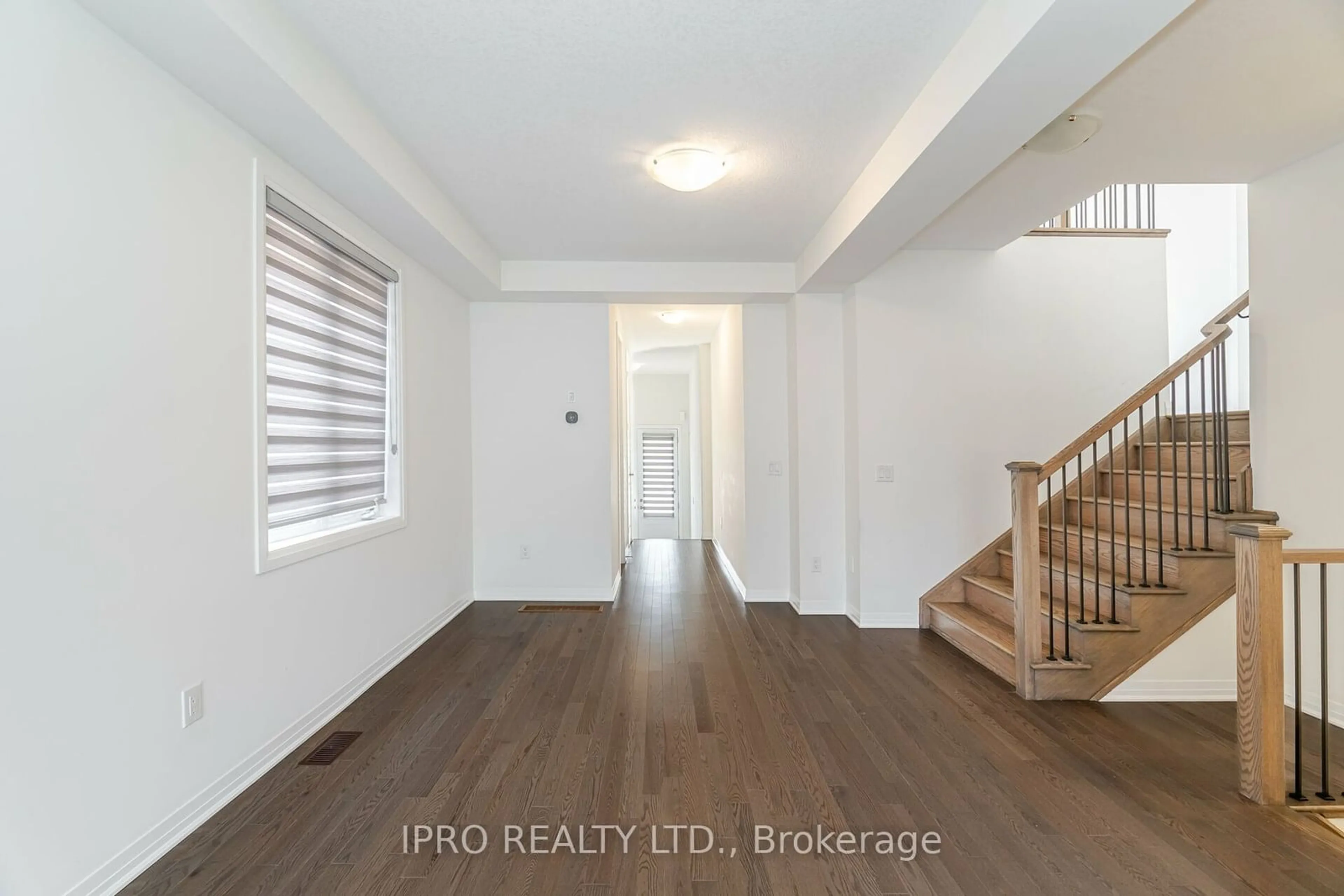 Indoor entryway for 13 Rustic Oak Tr, North Dumfries Ontario N0B 1E0