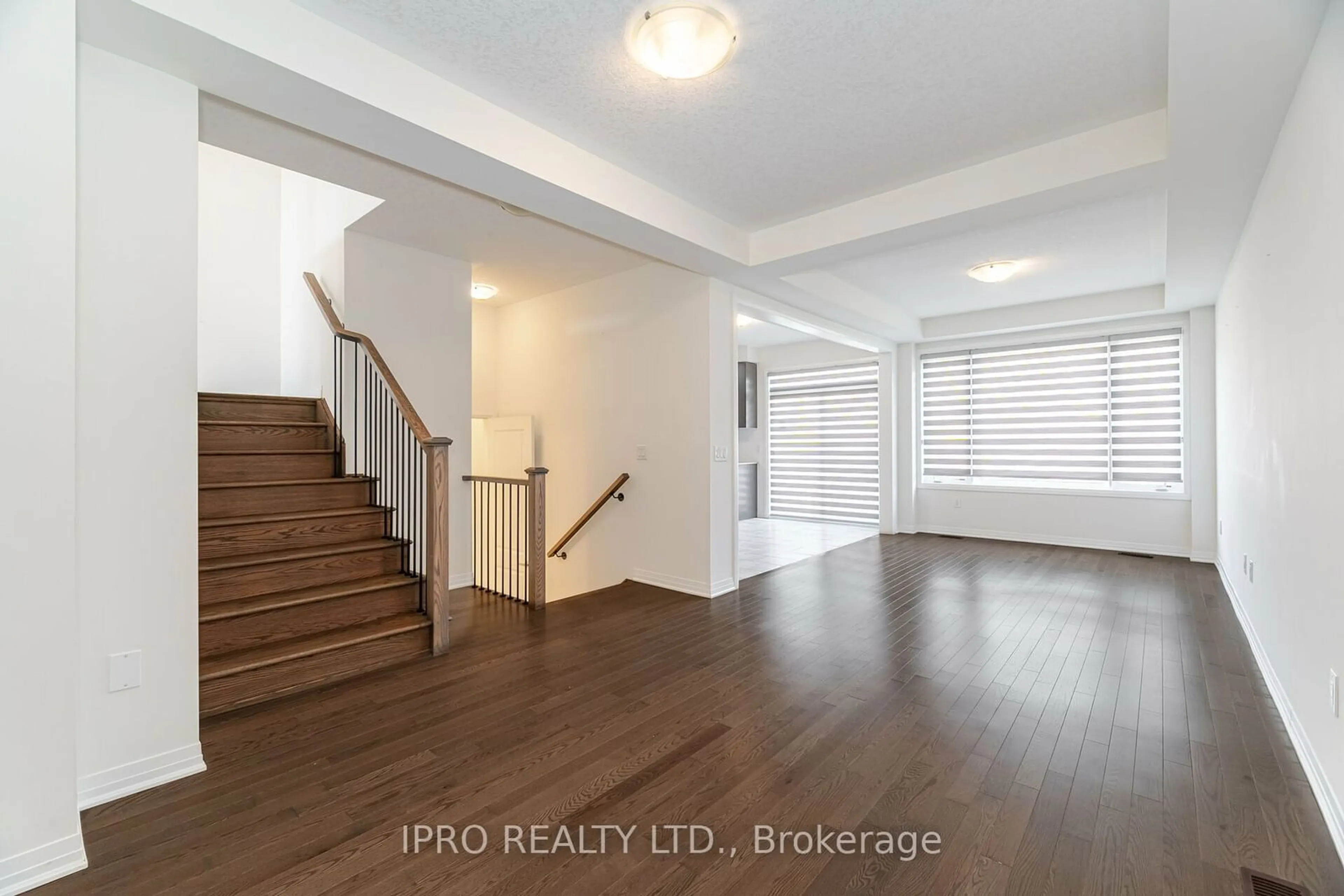 Indoor entryway for 13 Rustic Oak Tr, North Dumfries Ontario N0B 1E0