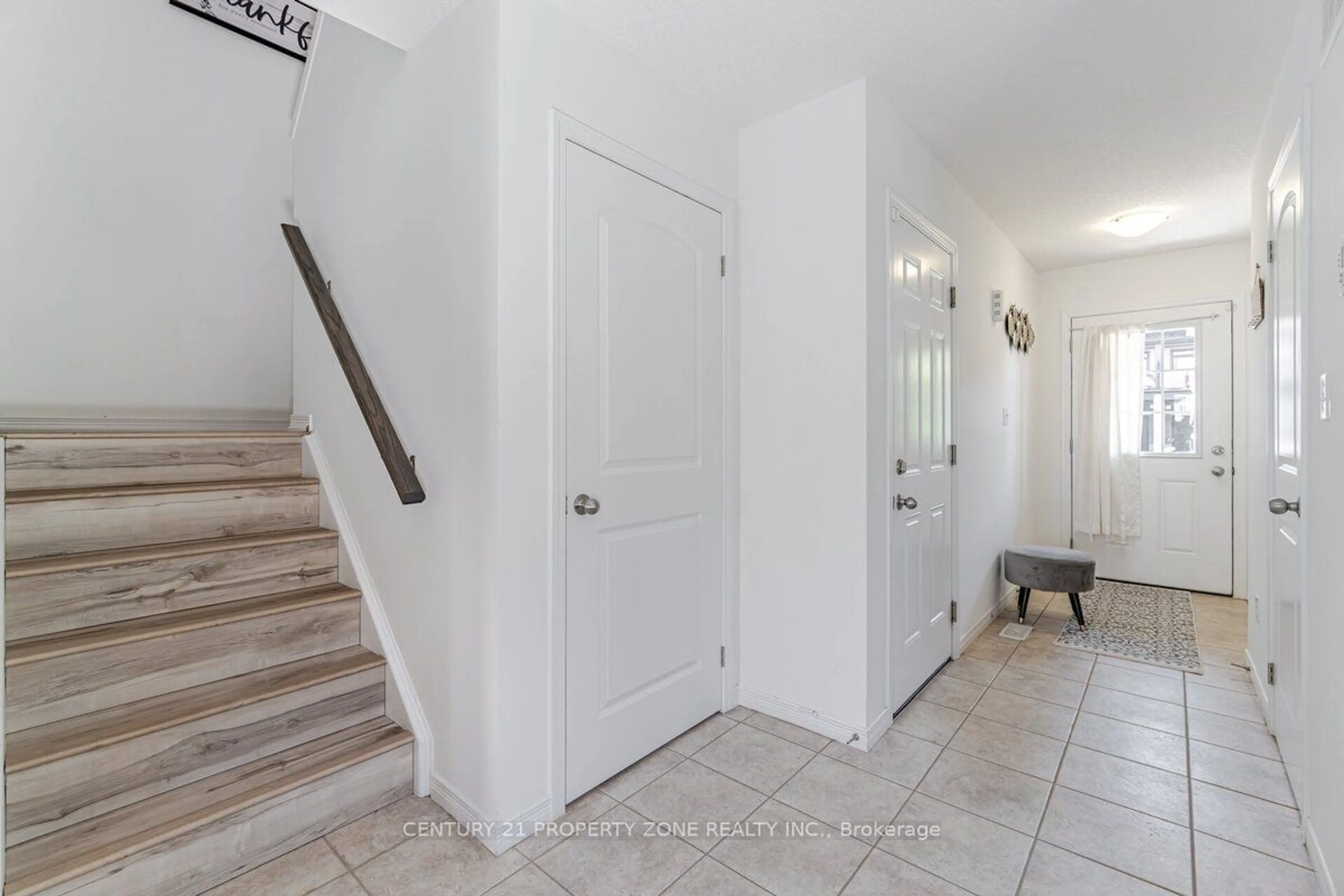 Indoor entryway for 3061 Springmeadow Rd, London Ontario N6L 0C7