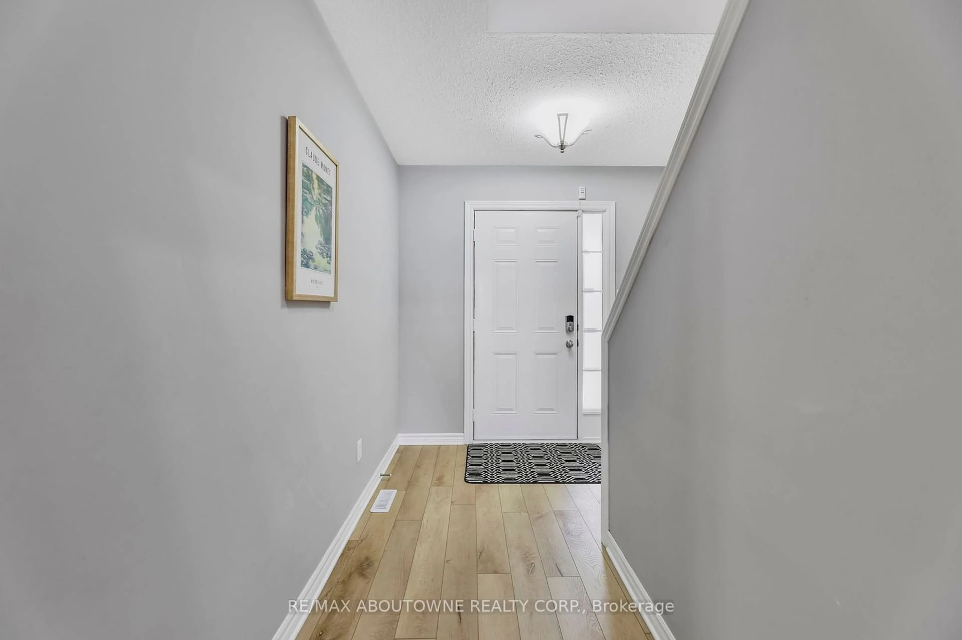 Indoor entryway for 1518 Evans Blvd, London Ontario N6M 0A8