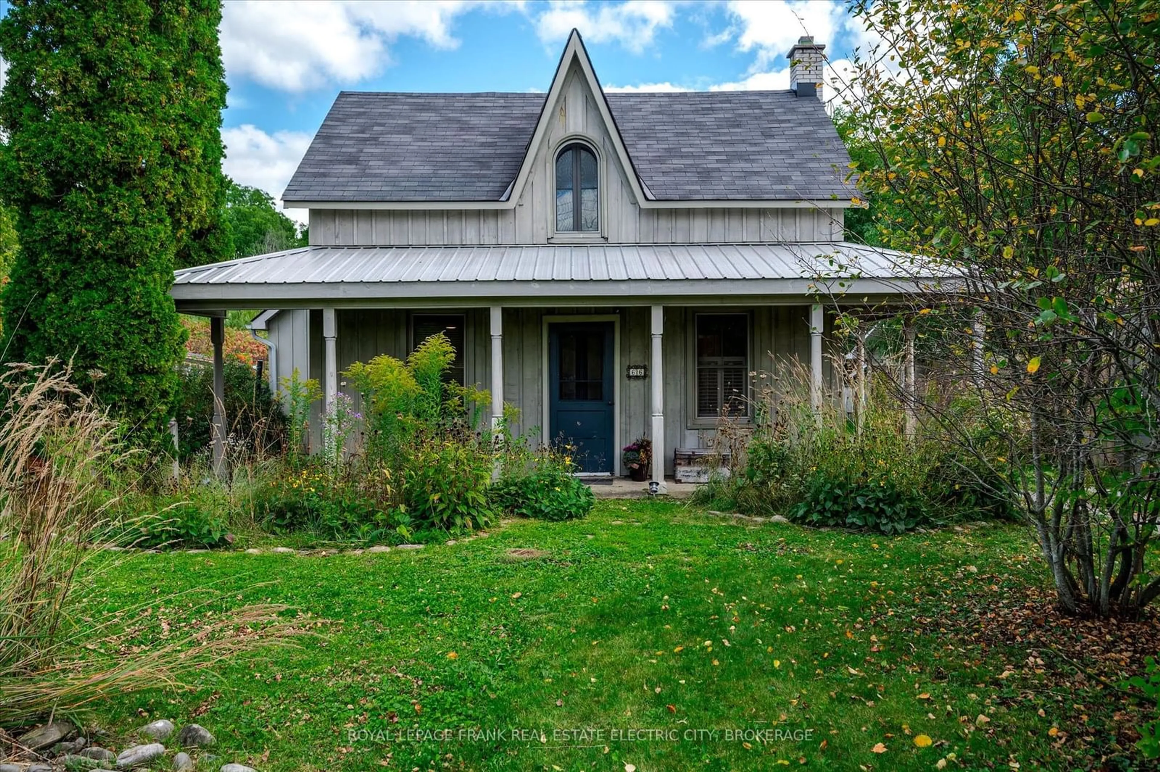 Home with vinyl exterior material, street for 66 Auburn St, Peterborough Ontario K9H 2G2