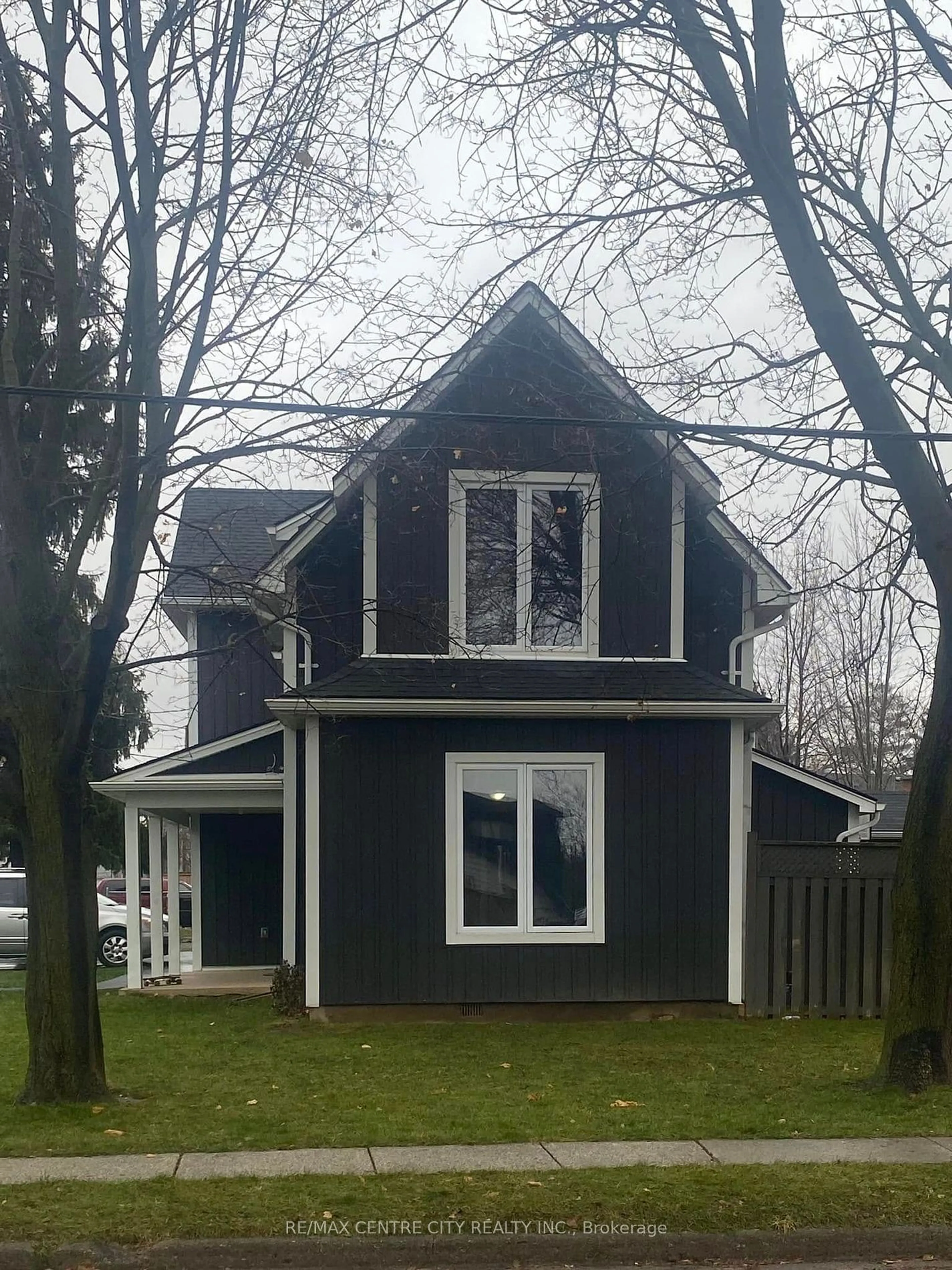 Home with vinyl exterior material, street for 61 Myrtle St, Aylmer Ontario N5H 2H6