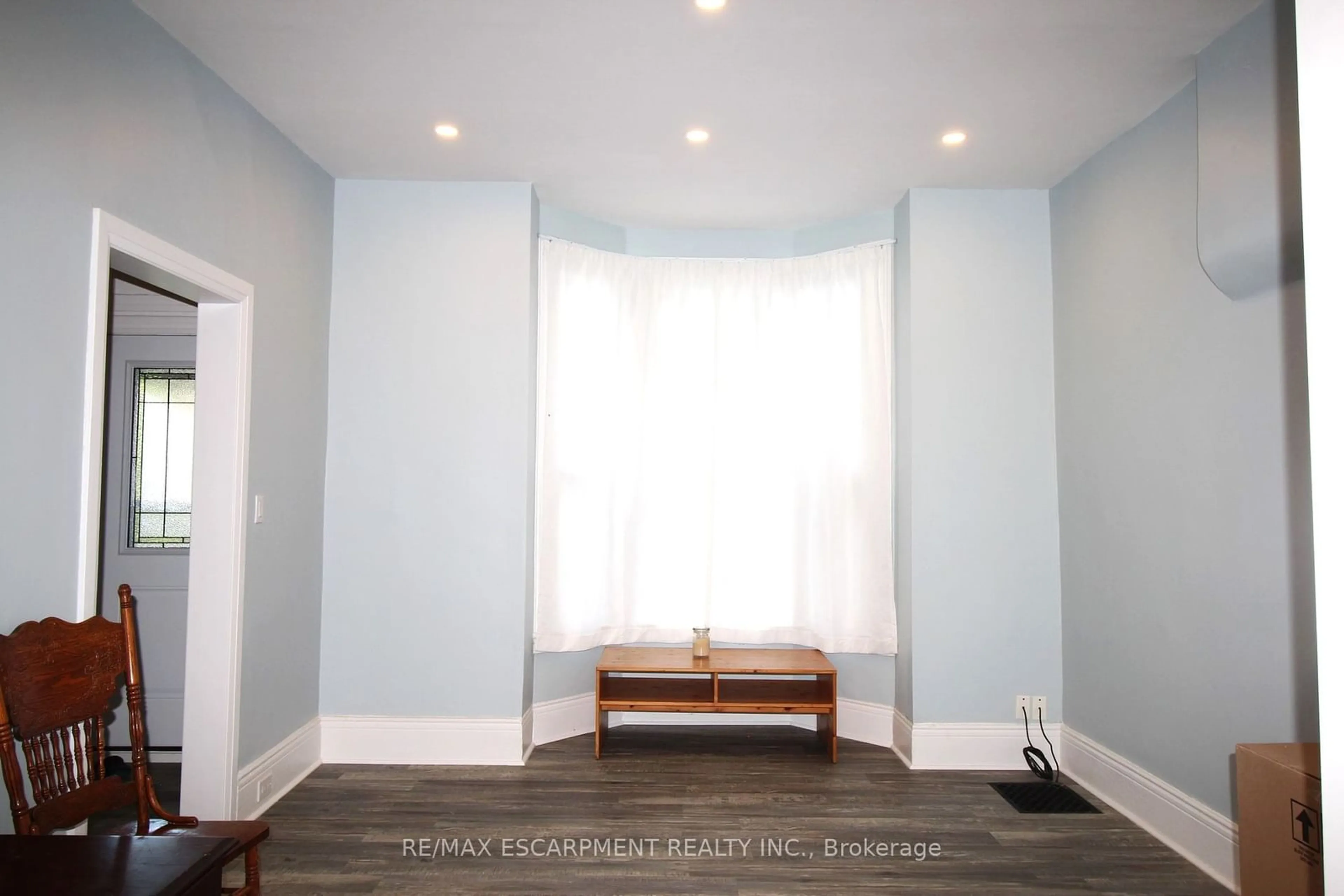 A pic of a room for 19 Emerald St, Hamilton Ontario L8L 5J9