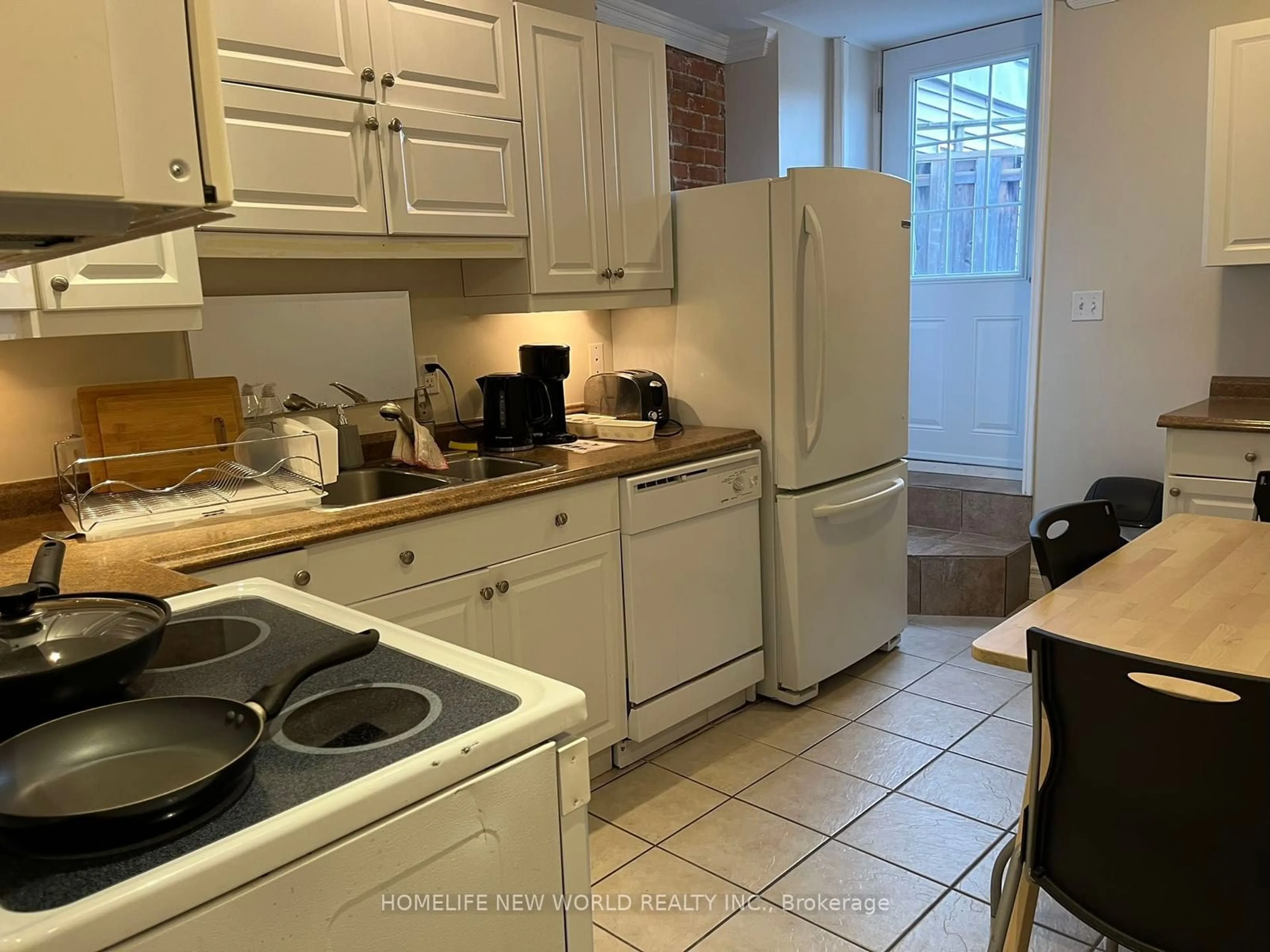 Standard kitchen, ceramic/tile floor for 79 King St #501, Cobourg Ontario K9A 2M4