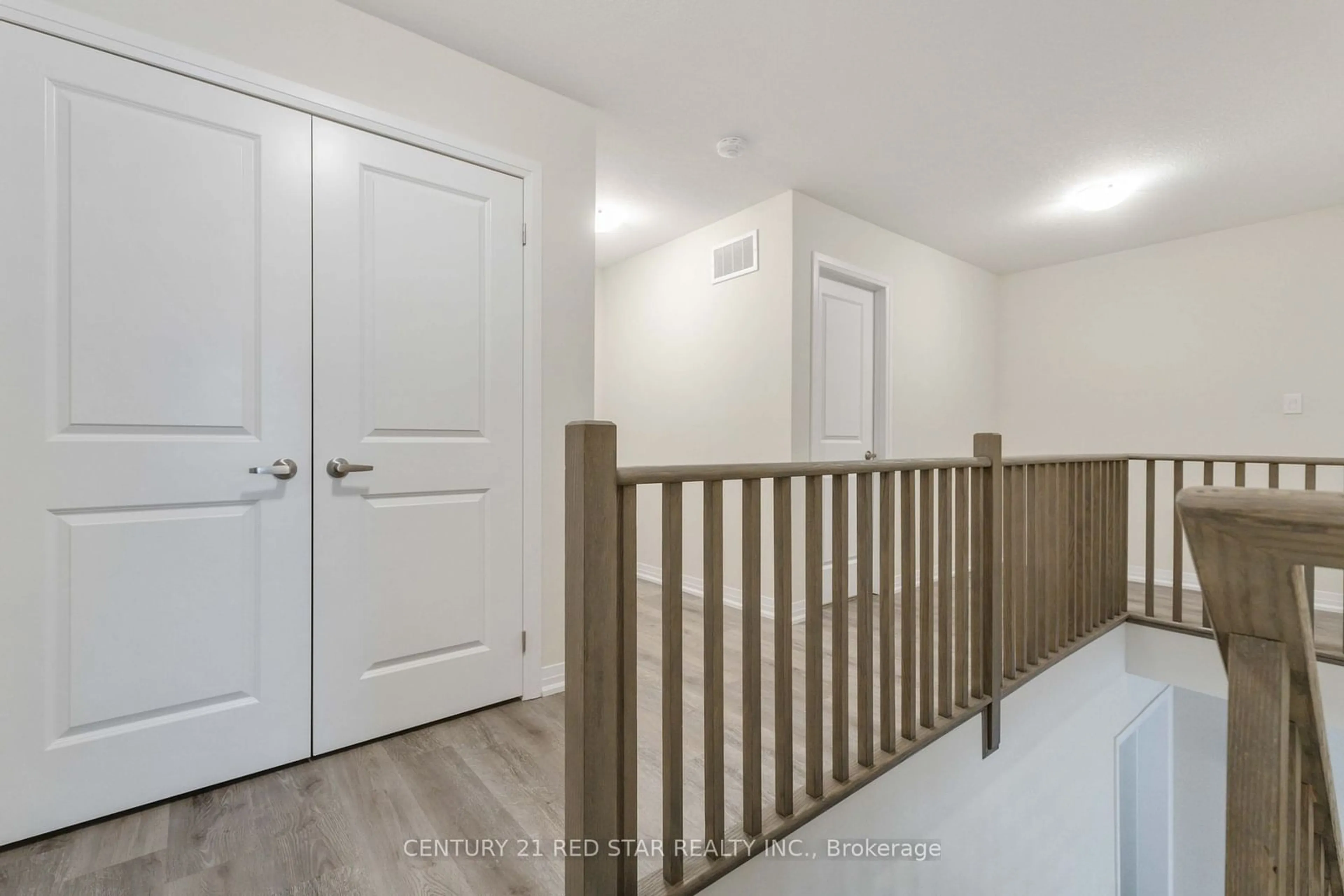 Indoor entryway for 185 Bedrock Dr #14, Hamilton Ontario L8J 0M5