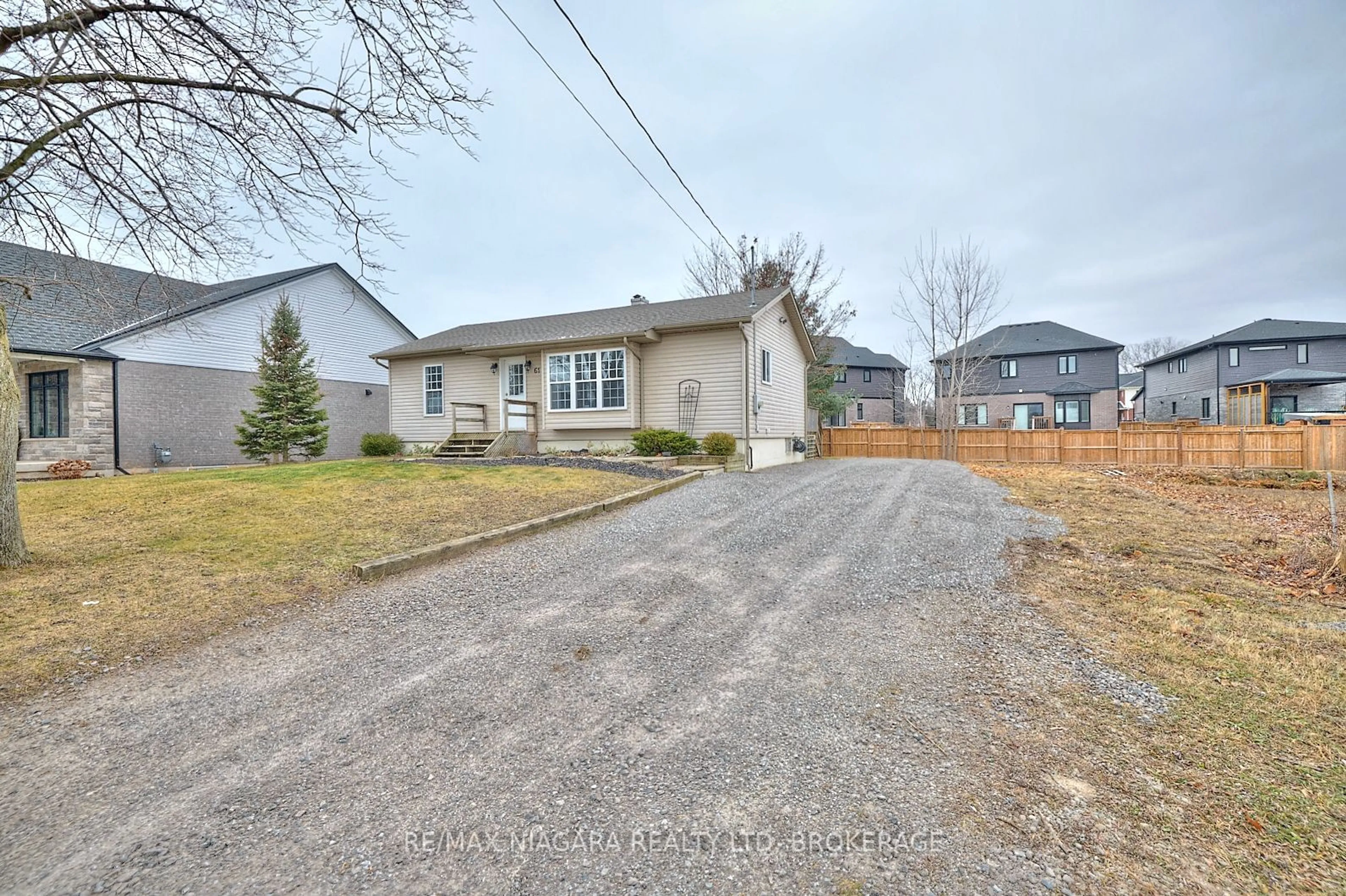 A pic from outside/outdoor area/front of a property/back of a property/a pic from drone, street for 61 Prospect Point Rd, Fort Erie Ontario L0S 1N0