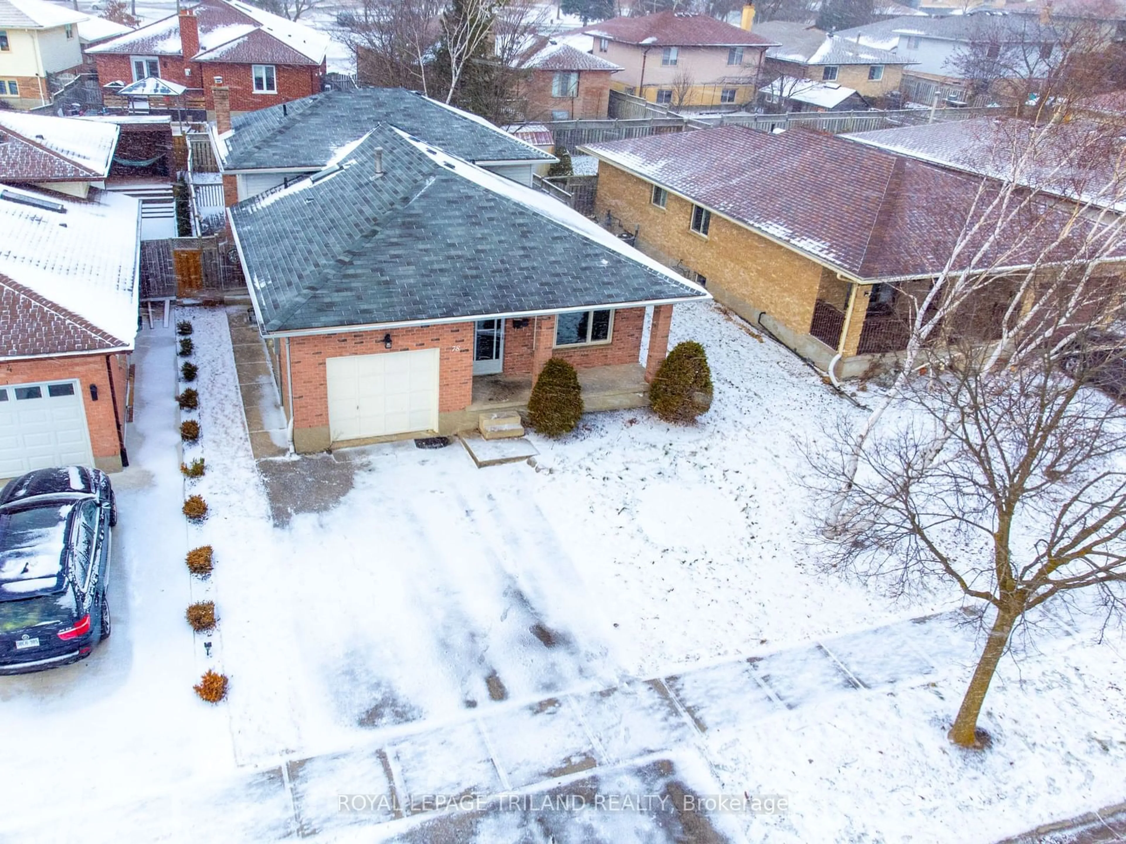 A pic from outside/outdoor area/front of a property/back of a property/a pic from drone, street for 78 Ashley Cres, London Ontario N6E 3P7