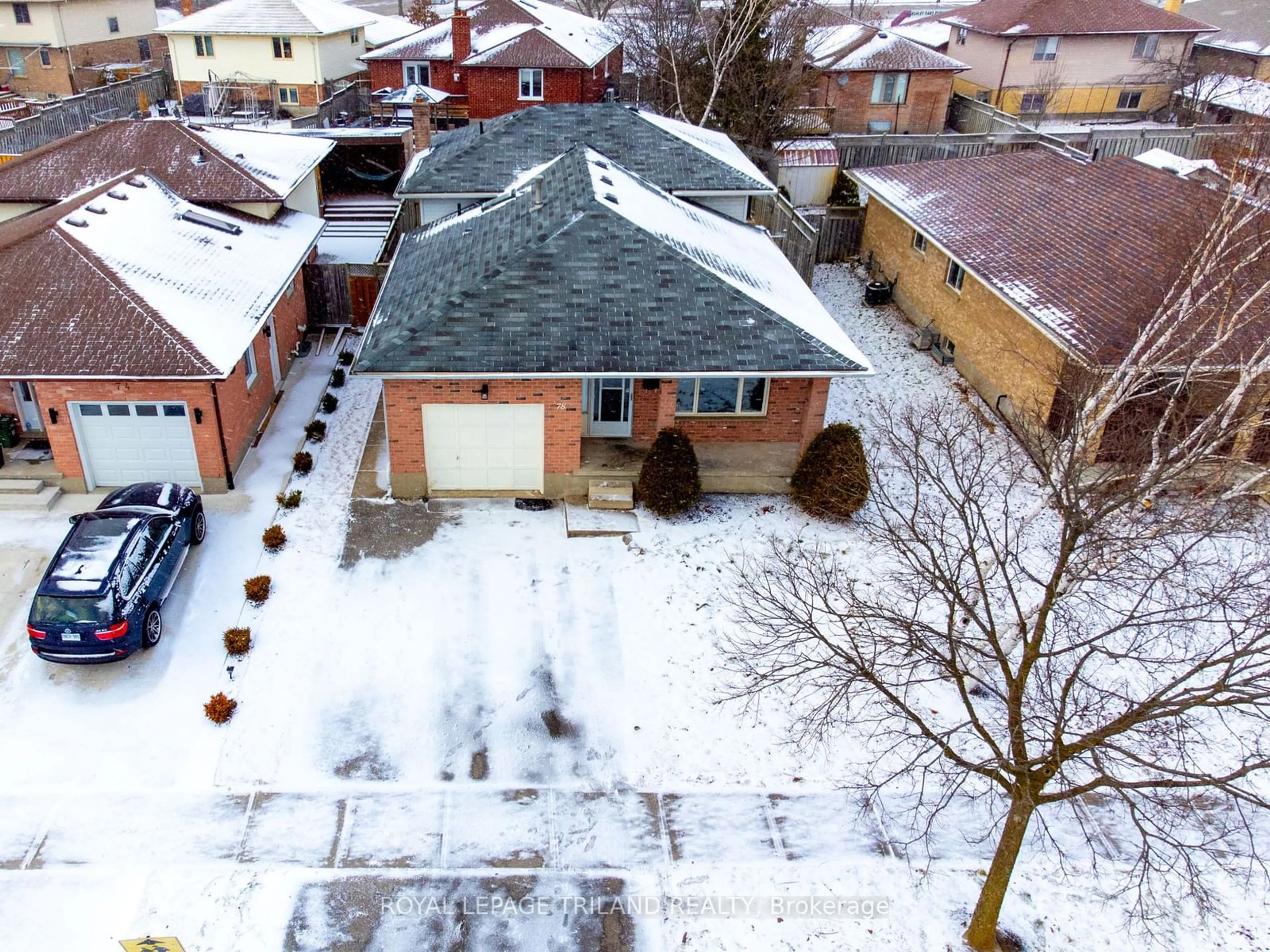 A pic from outside/outdoor area/front of a property/back of a property/a pic from drone, street for 78 Ashley Cres, London Ontario N6E 3P7