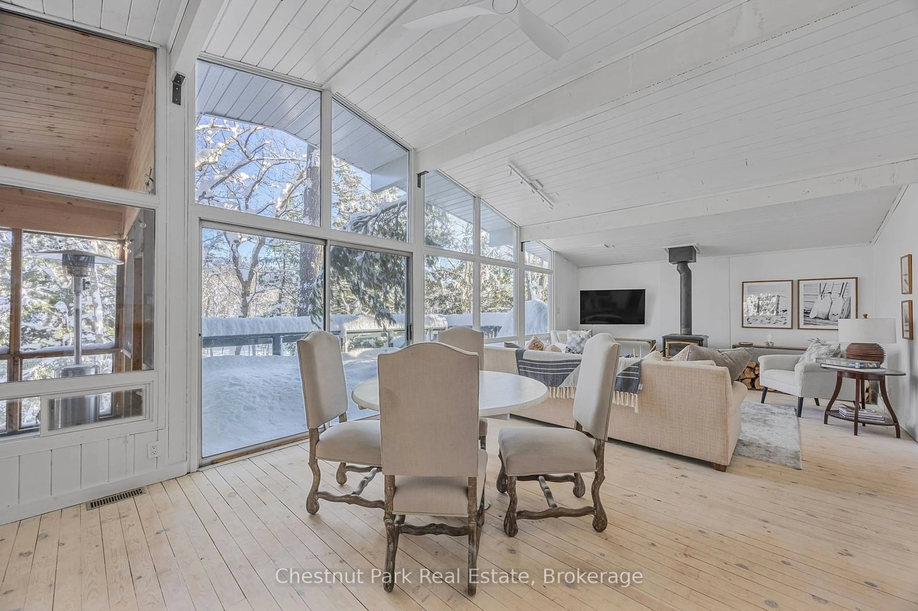 Living room with furniture, unknown for 1019 Old Bala Rd, Muskoka Lakes Ontario P0C 1A0