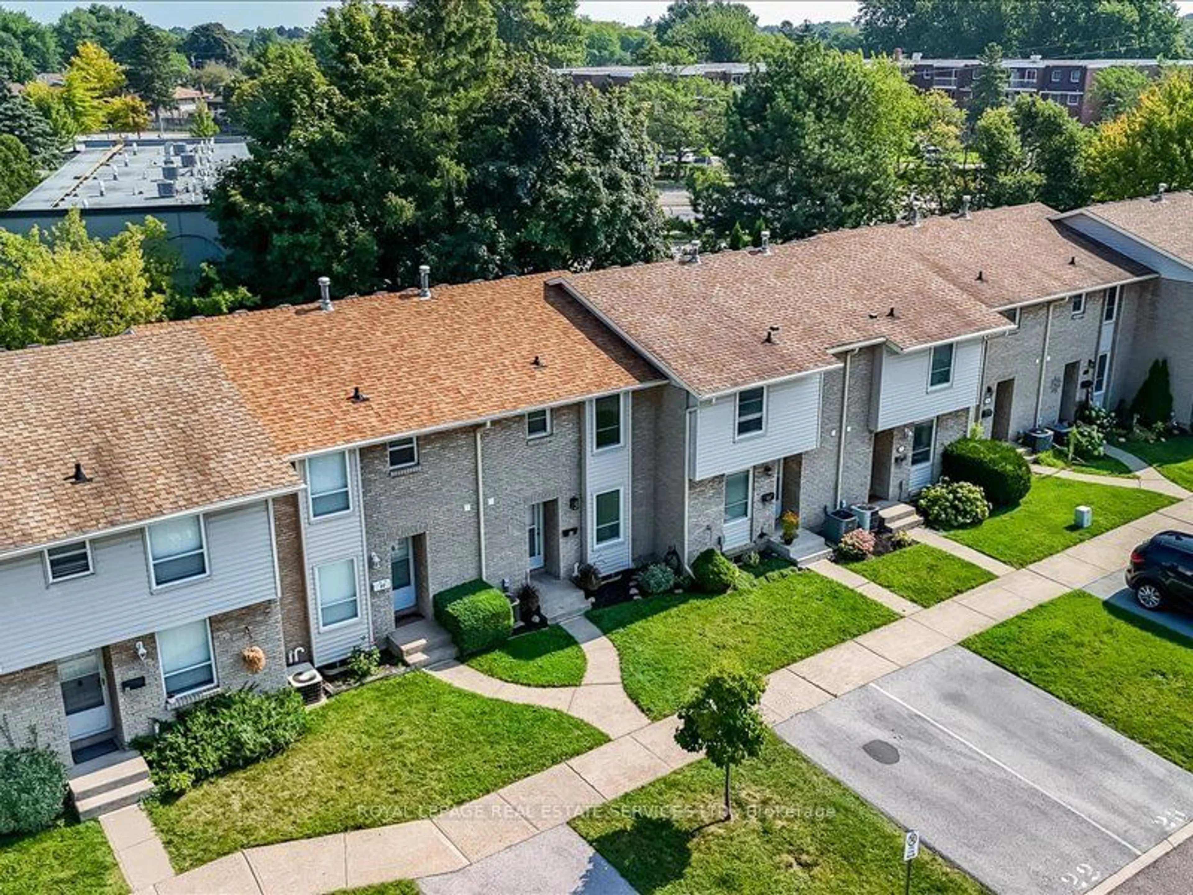 A pic from outside/outdoor area/front of a property/back of a property/a pic from drone, city buildings view from balcony for 242 Lakeport Rd #22, St. Catharines Ontario L2N 6V2