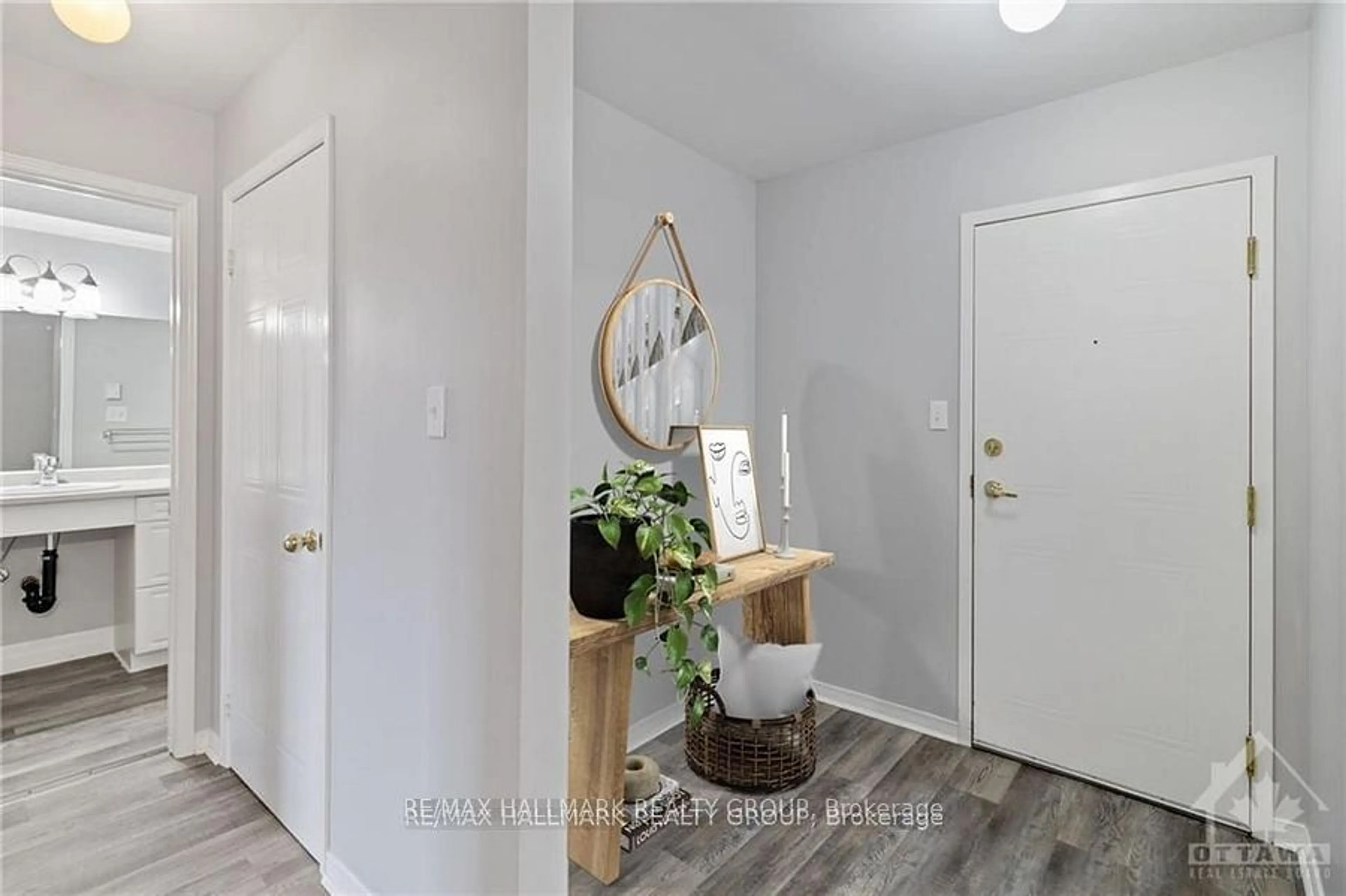 Indoor entryway for 1100 MILLWOOD Ave #309, Brockville Ontario K6V 6Z3