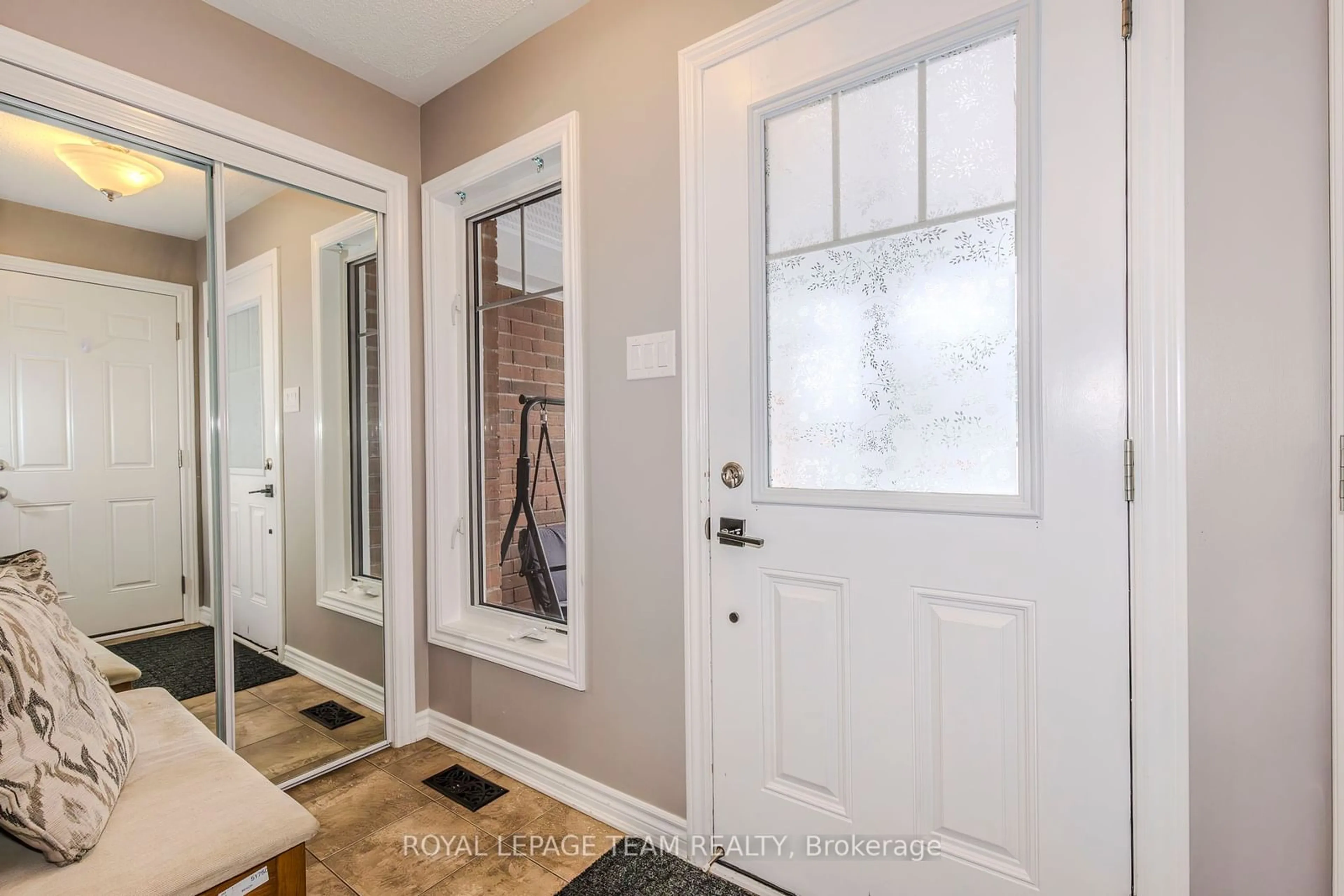 Indoor entryway for 302 Song Sparrow St, Barrhaven Ontario K2J 5W5