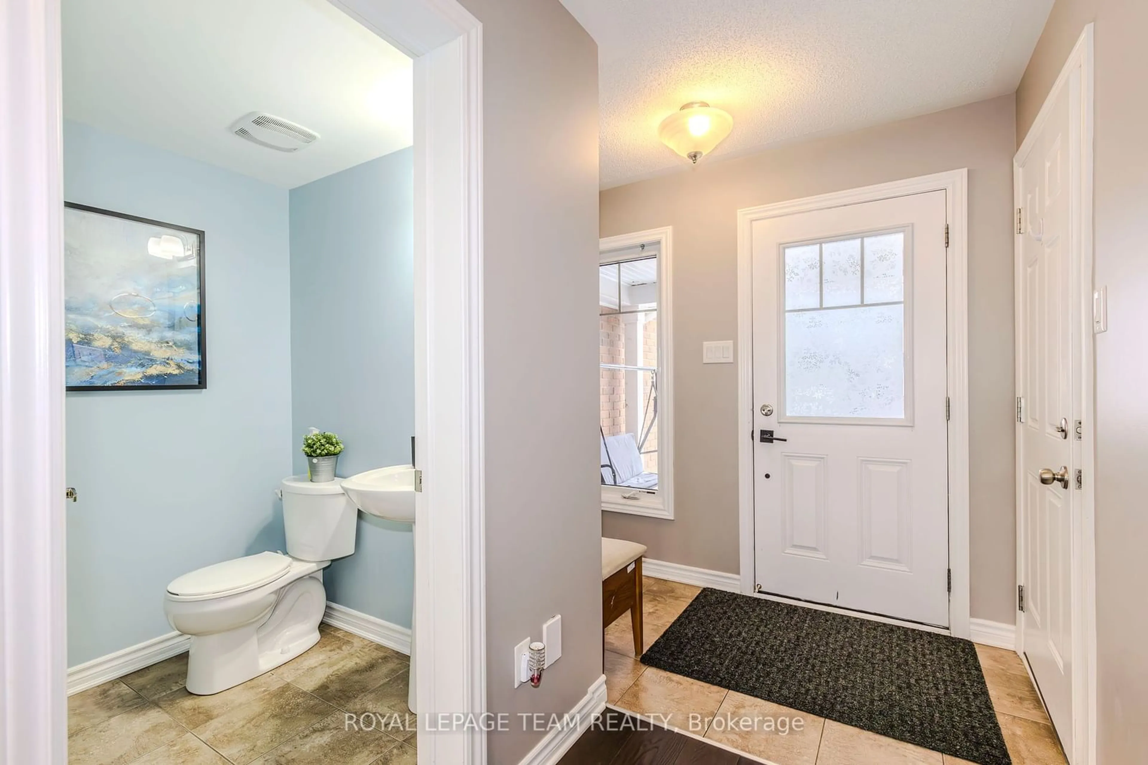 Indoor entryway for 302 Song Sparrow St, Barrhaven Ontario K2J 5W5