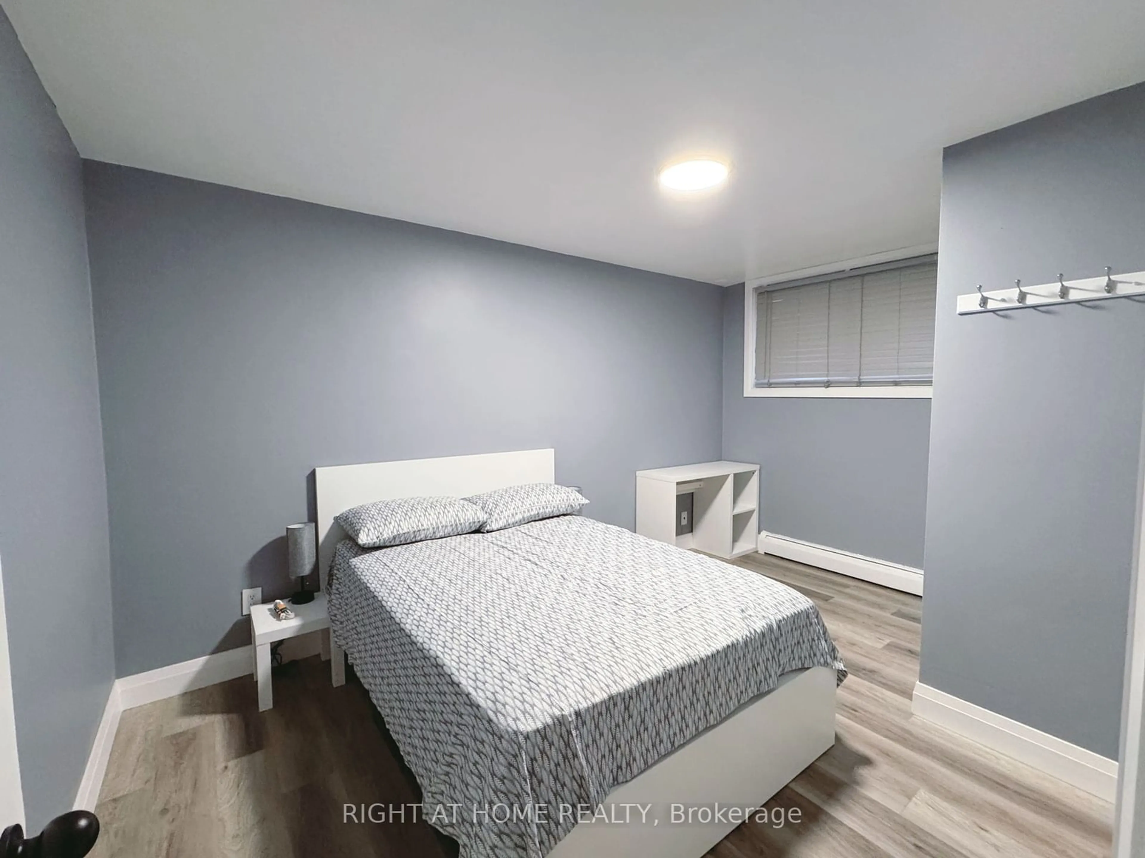 A pic of a room for 281 Lorne Ave, Kitchener Ontario N2M 3Y9