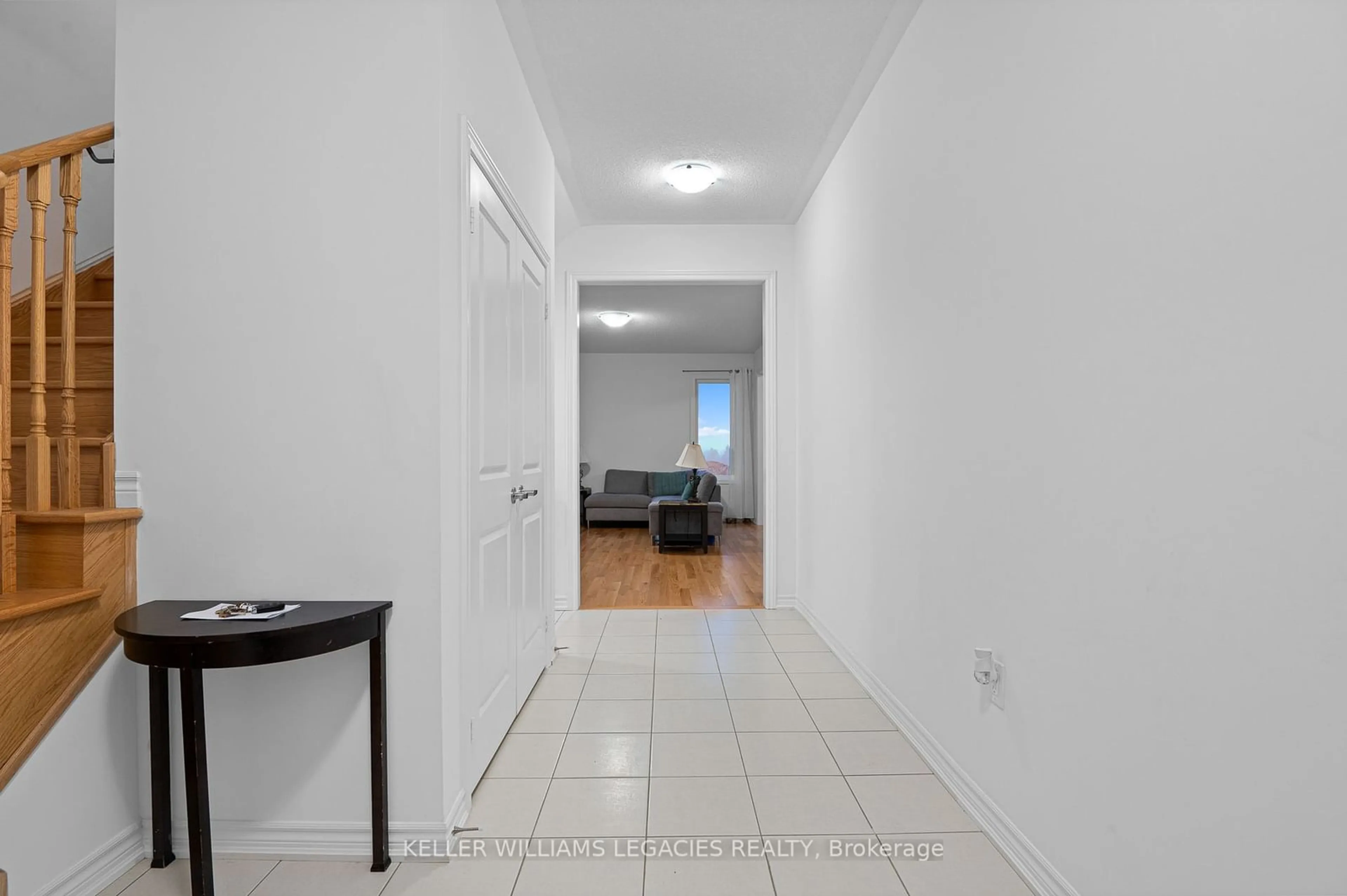 Indoor foyer for 22 Mackenzie St, Southgate Ontario N0C 1B0