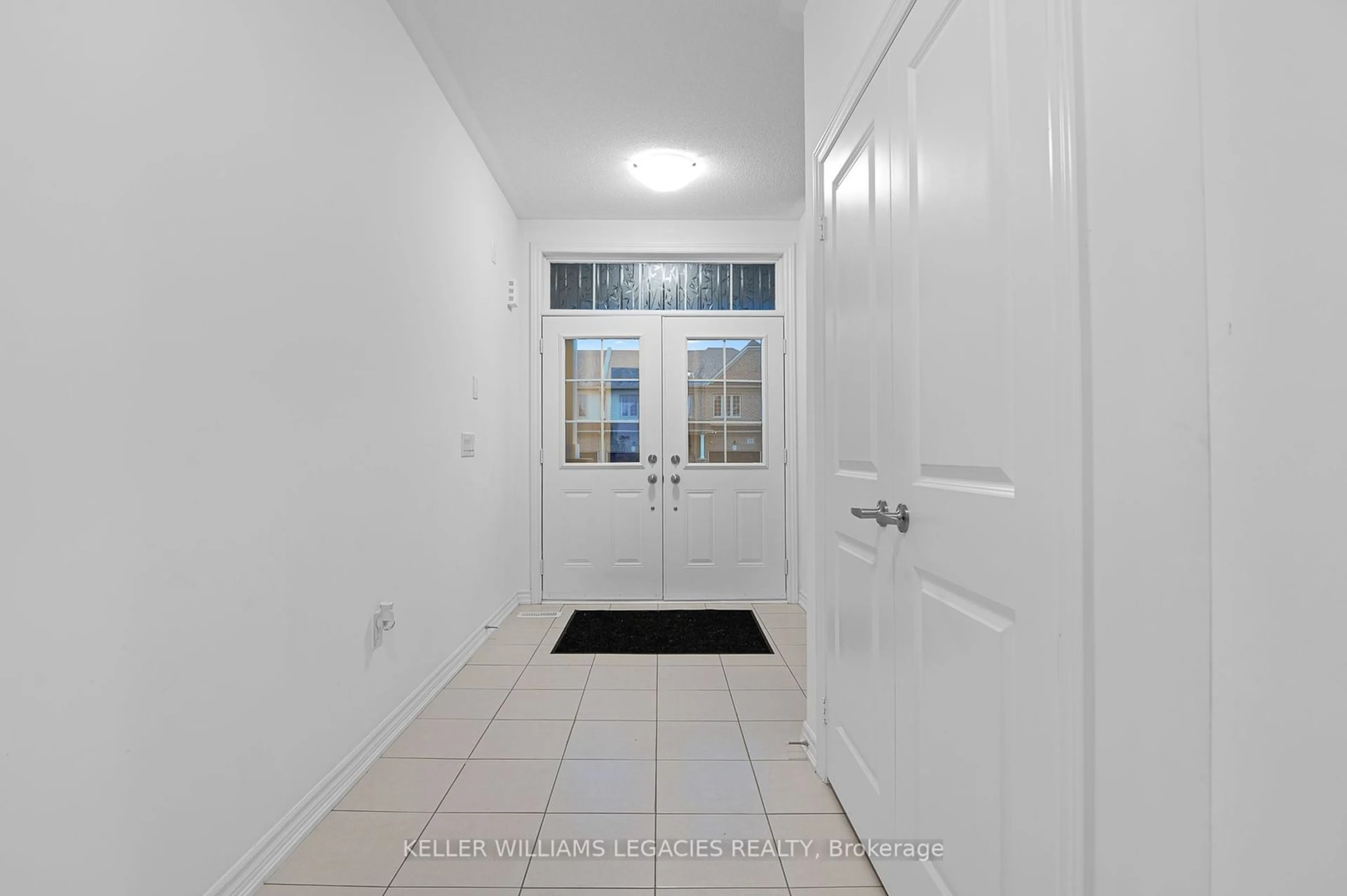 Indoor foyer for 22 Mackenzie St, Southgate Ontario N0C 1B0