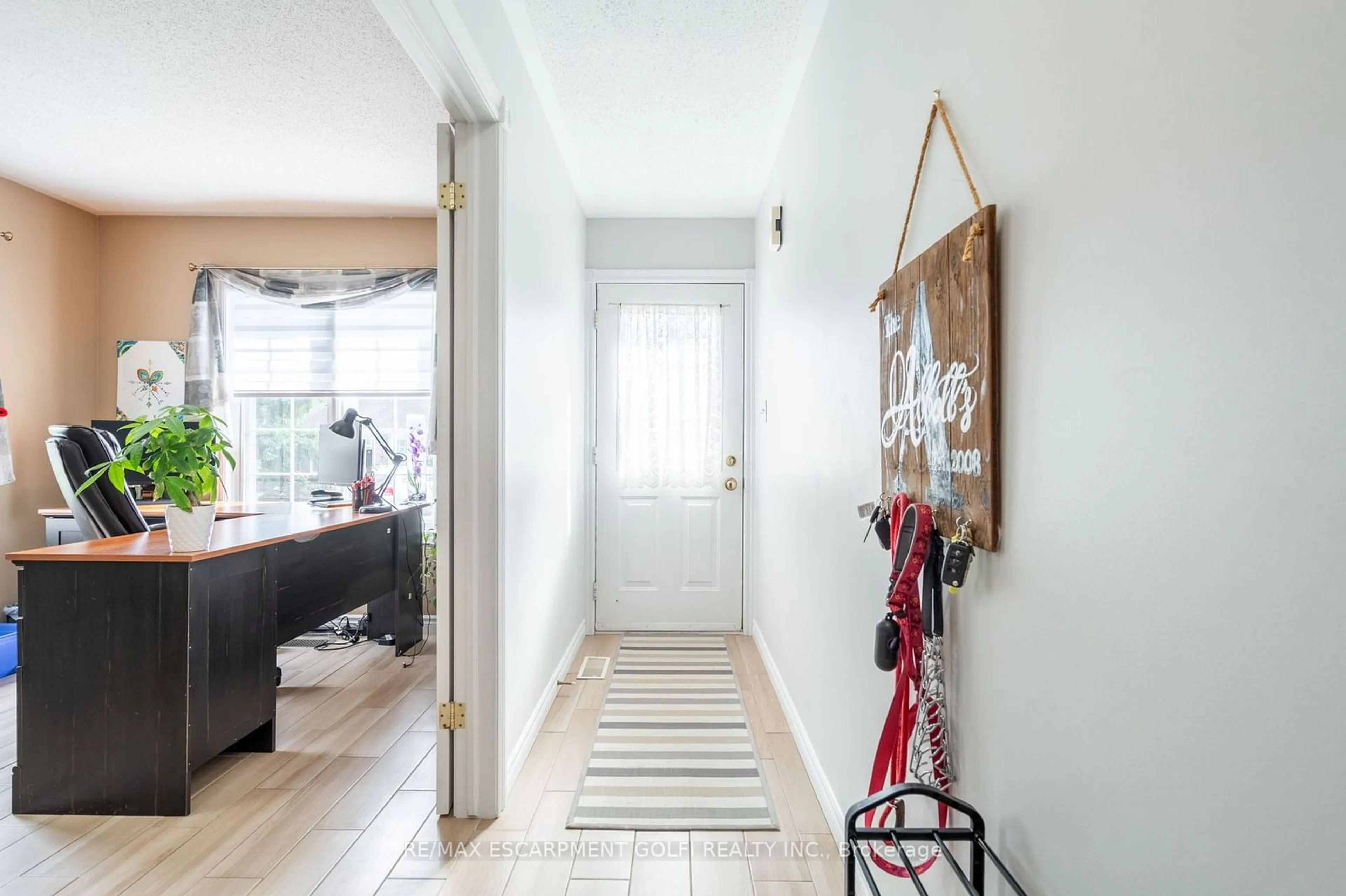 Indoor entryway for 58D HARRIS Ave, Brantford Ontario N3R 2E9