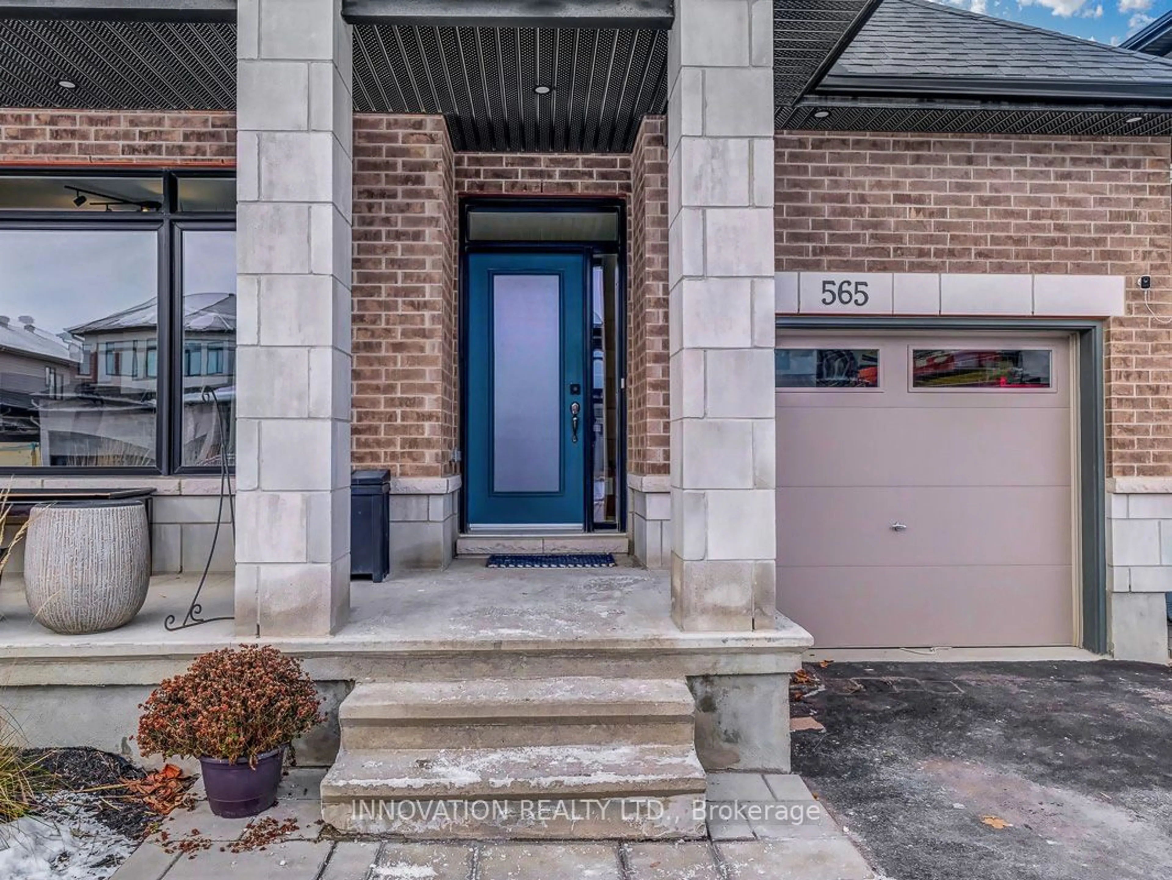 Indoor entryway for 565 Bobolink Rdge, Stittsville - Munster - Richmond Ontario K2S 2P4