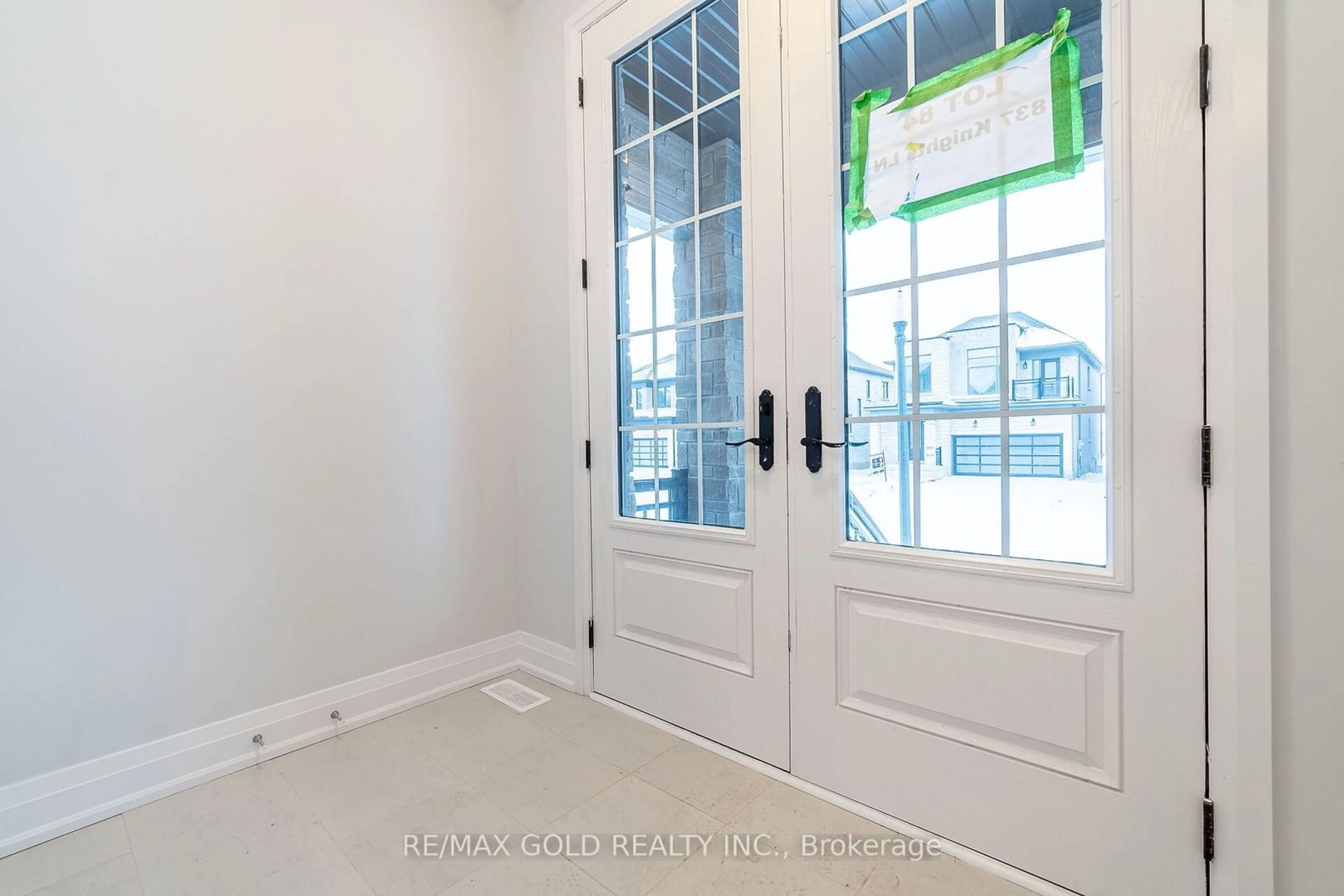 Indoor entryway for 837 Knights Lane, Woodstock Ontario N4T 0P7