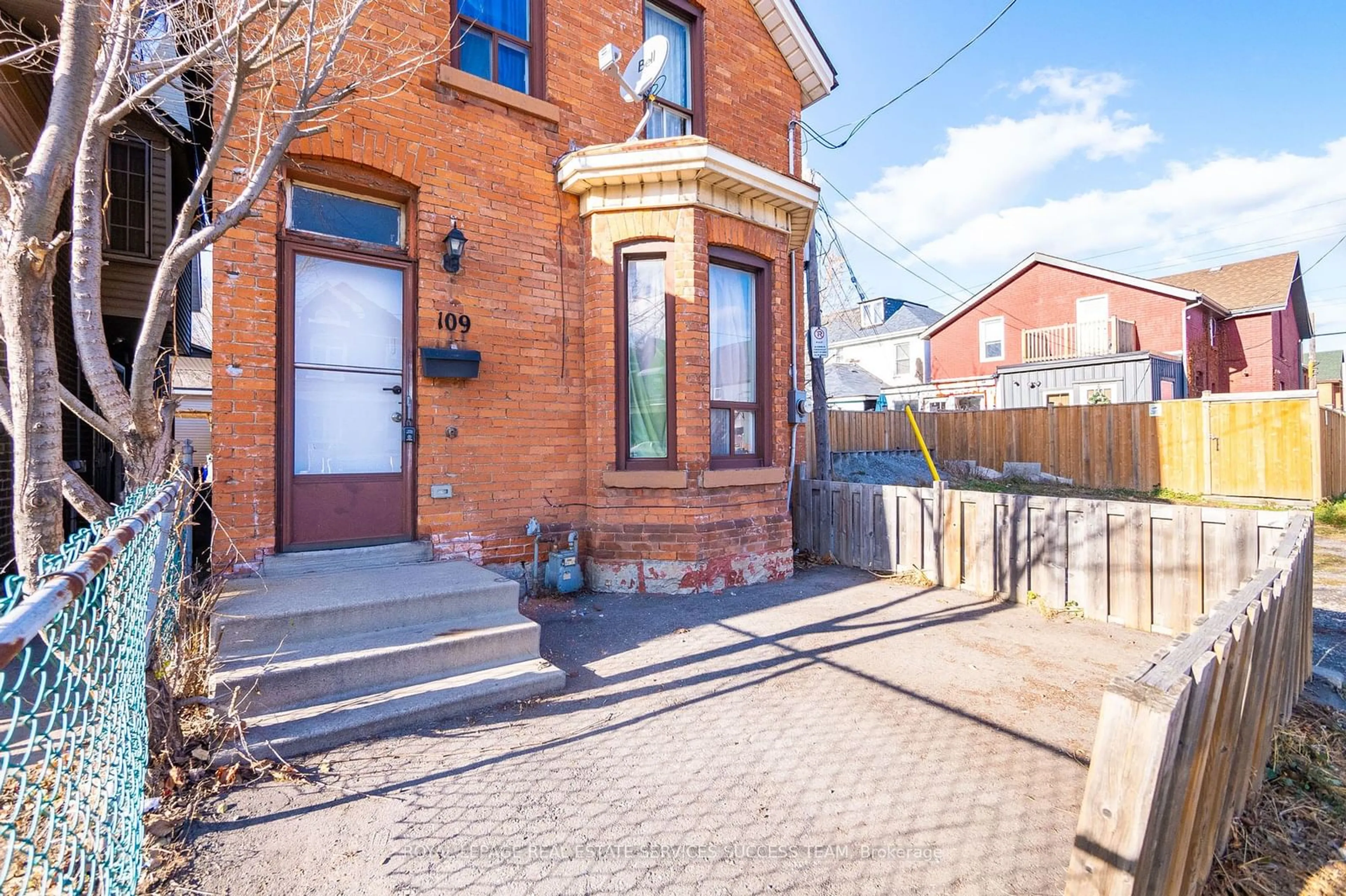 Home with brick exterior material, street for 109 Sanford Ave, Hamilton Ontario L8L 5Z1