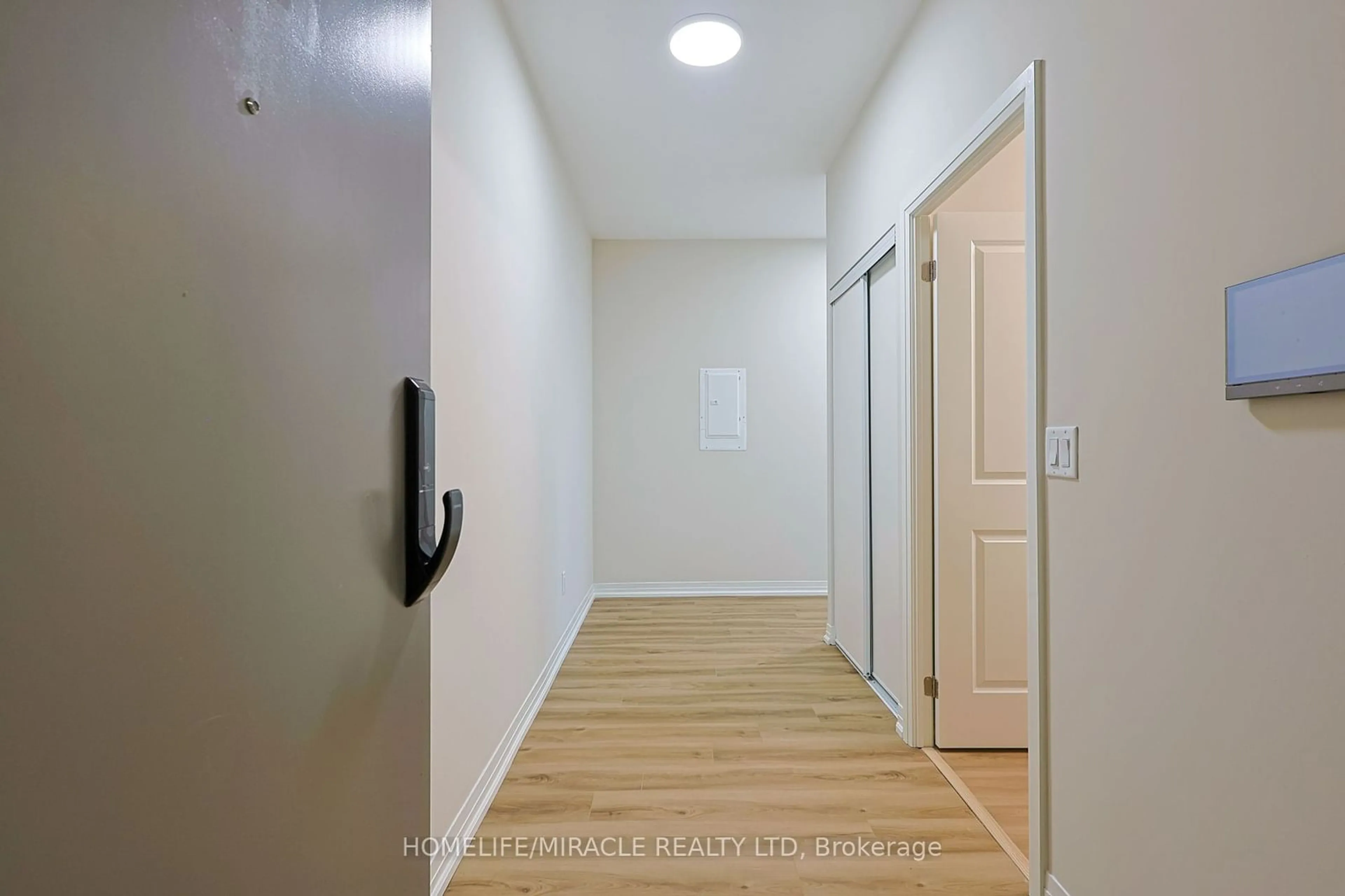 Indoor entryway for 50 Herrick Ave #LP40, St. Catharines Ontario L2P 2T9