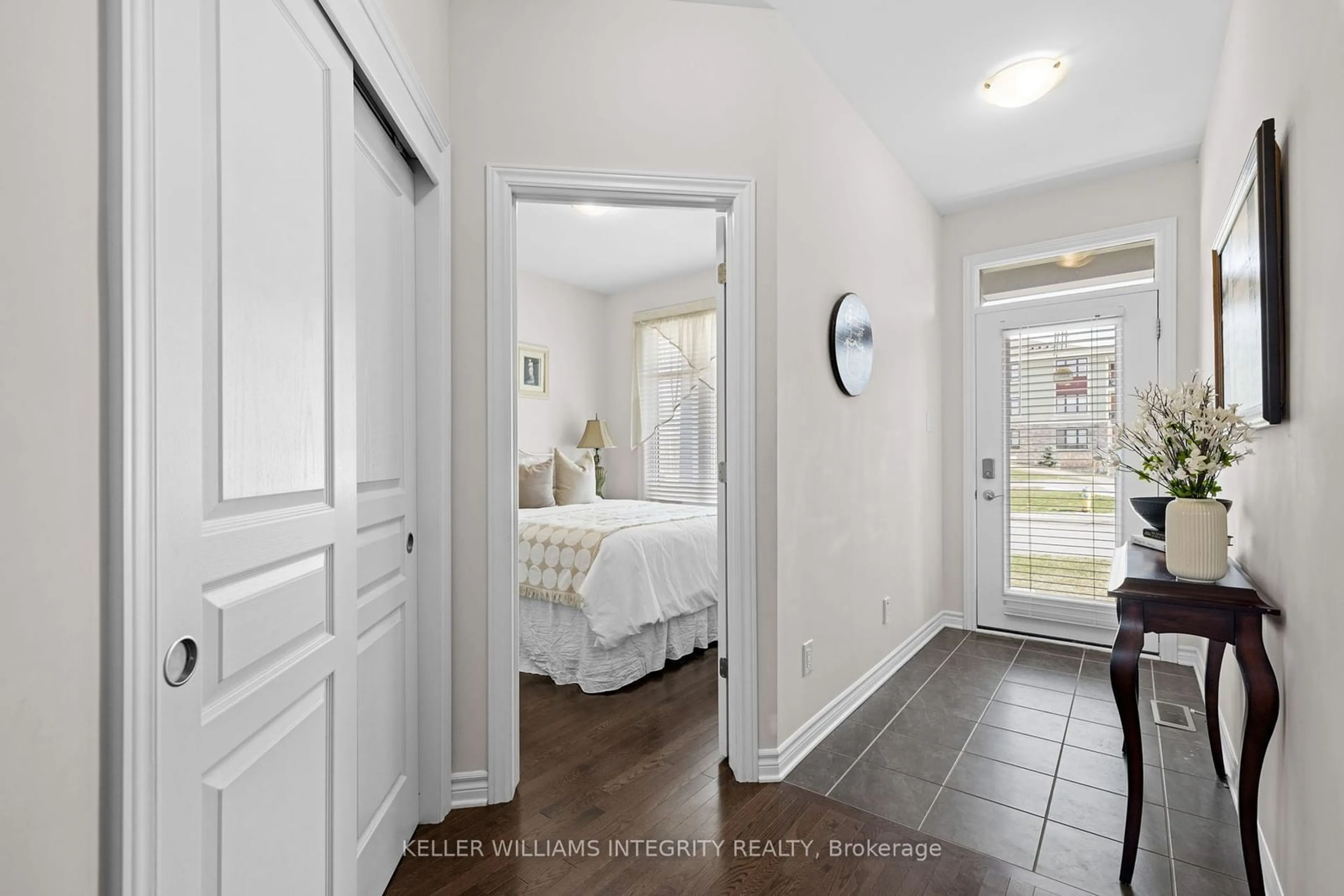 Indoor entryway for 701 Du Rivage St, Clarence-Rockland Ontario K4K 0K1