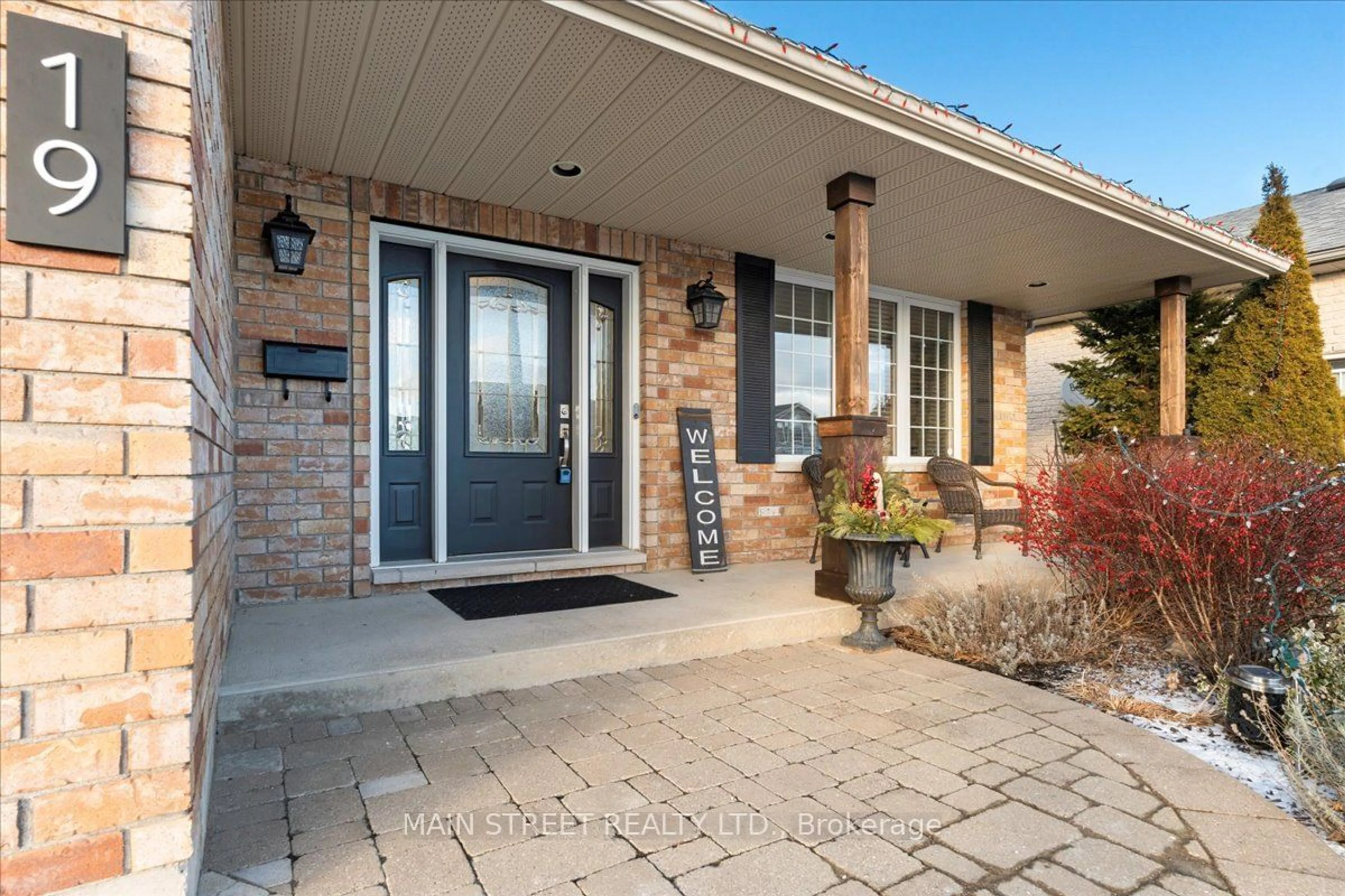 Indoor entryway for 19 Northview Lane, Quinte West Ontario K8V 6X6