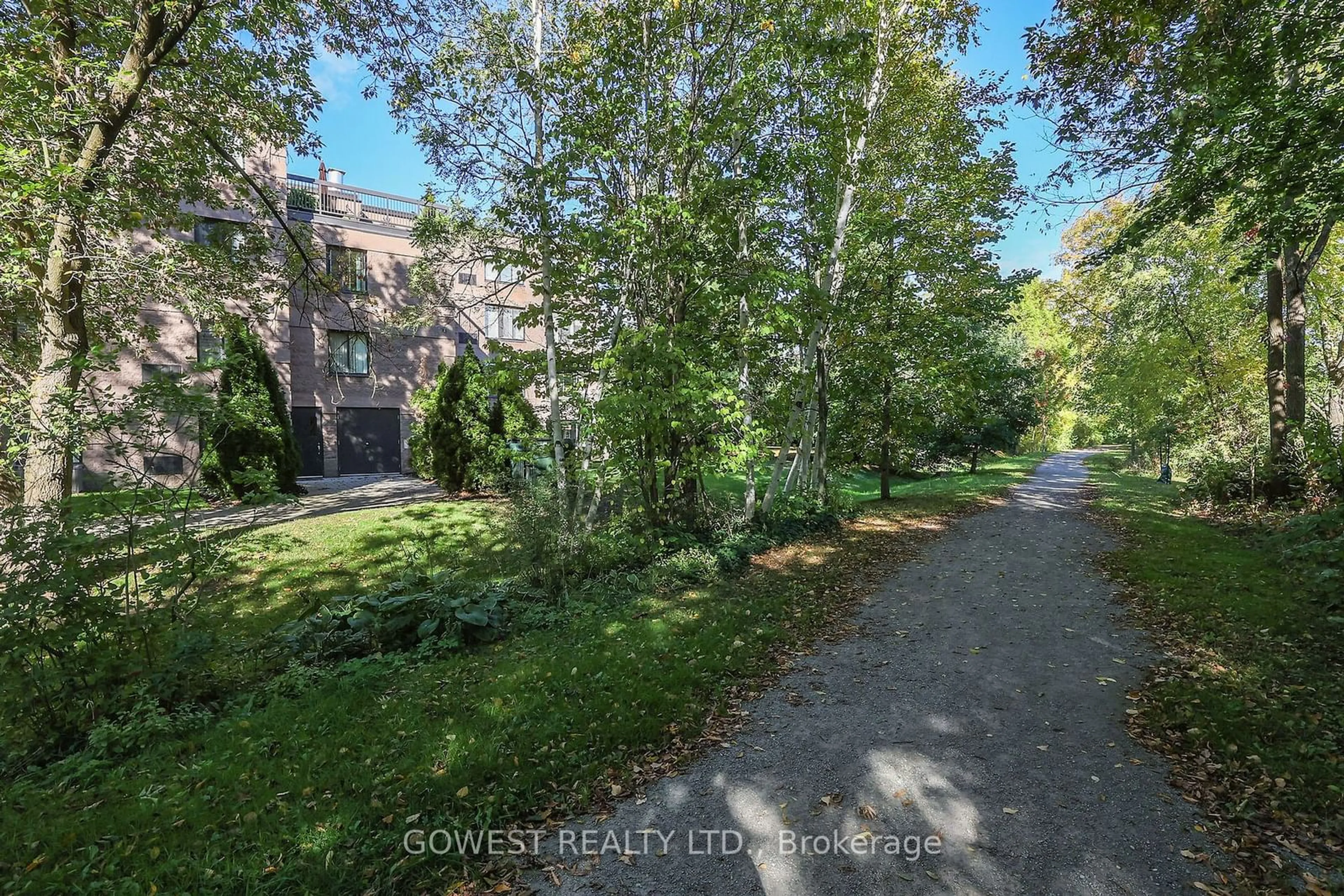 A pic from outside/outdoor area/front of a property/back of a property/a pic from drone, forest/trees view for 61 PAFFARD St #304, Niagara-on-the-Lake Ontario L0S 1J0