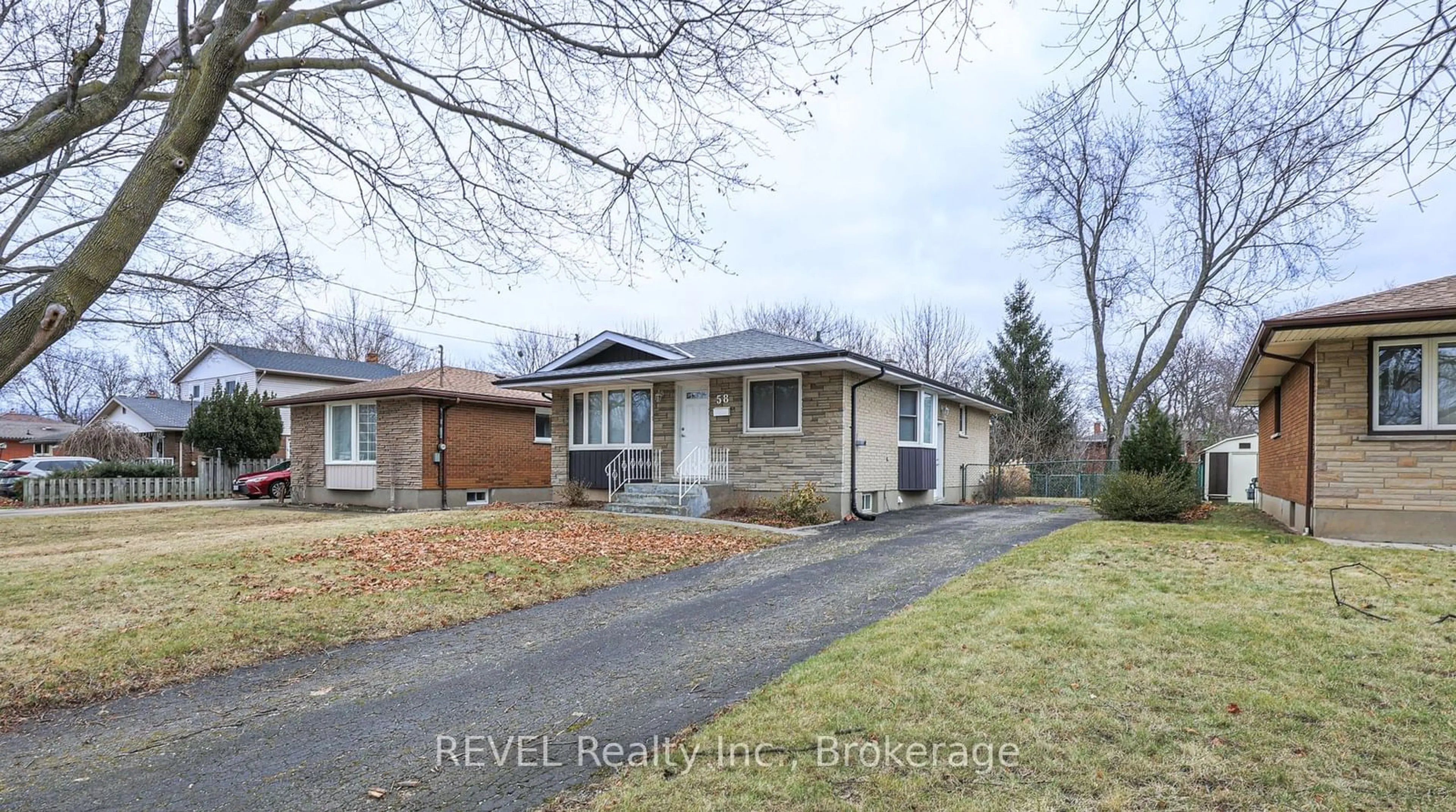 Home with brick exterior material, street for 58 Highcourt Cres, St. Catharines Ontario L2M 3M6