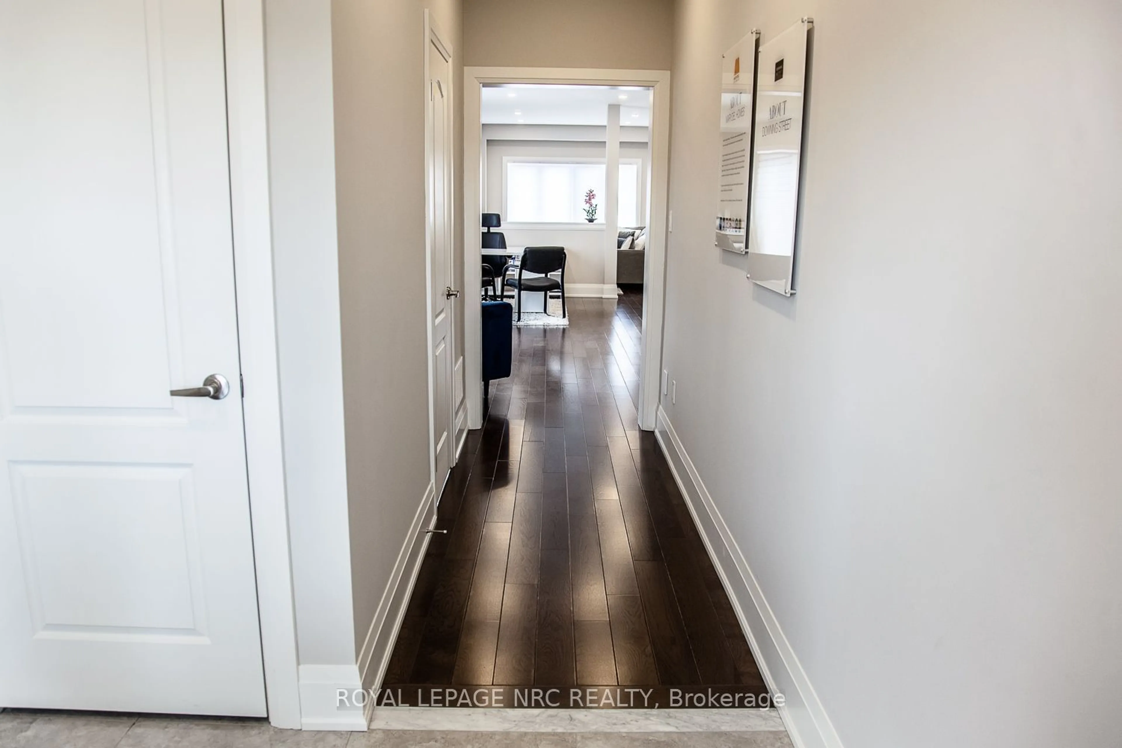 Indoor entryway for 266 PALACE St, Thorold Ontario L2V 0N3