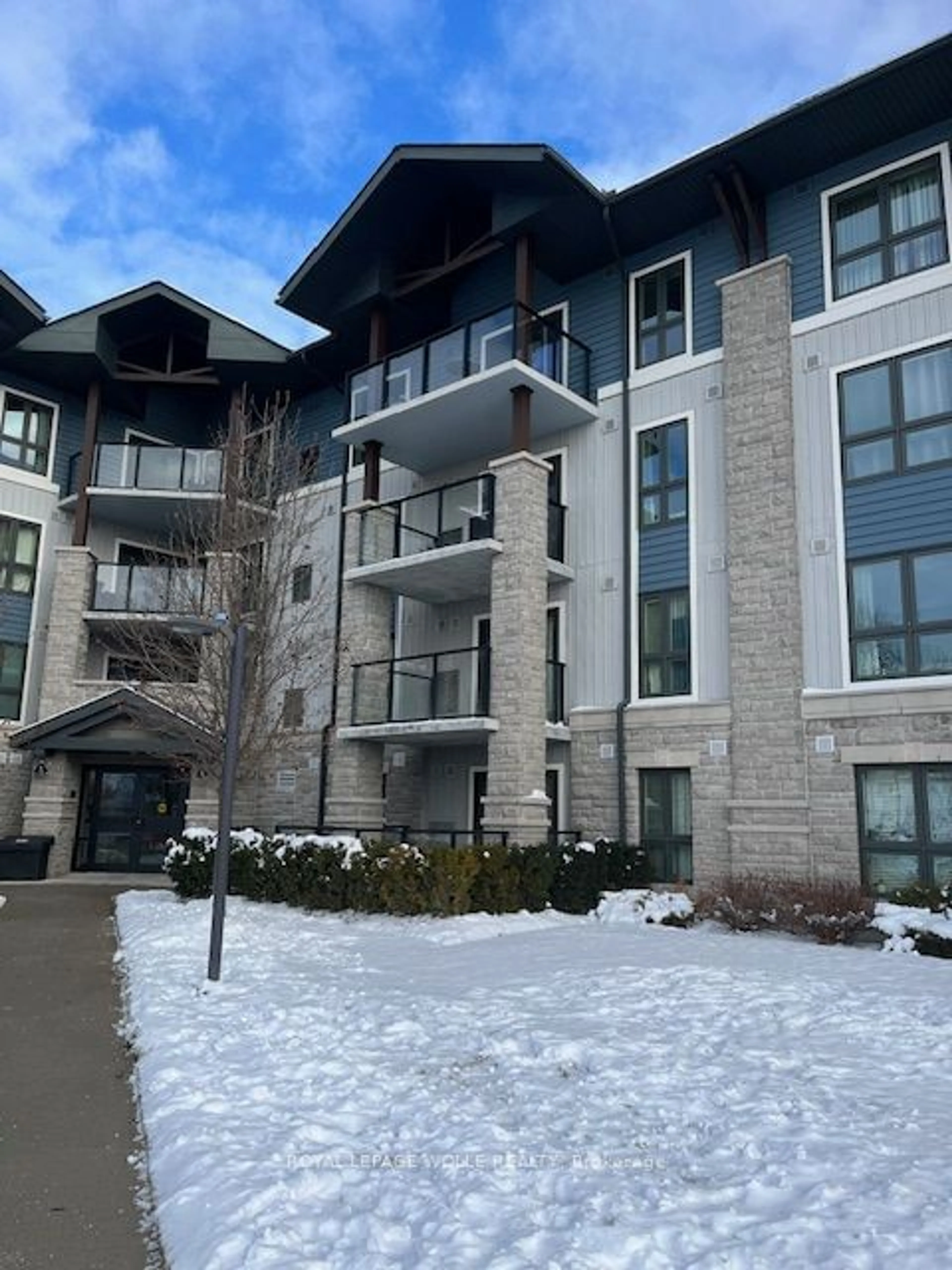 Indoor foyer for 50 Bryan Crt #411, Kitchener Ontario N2A 4N4