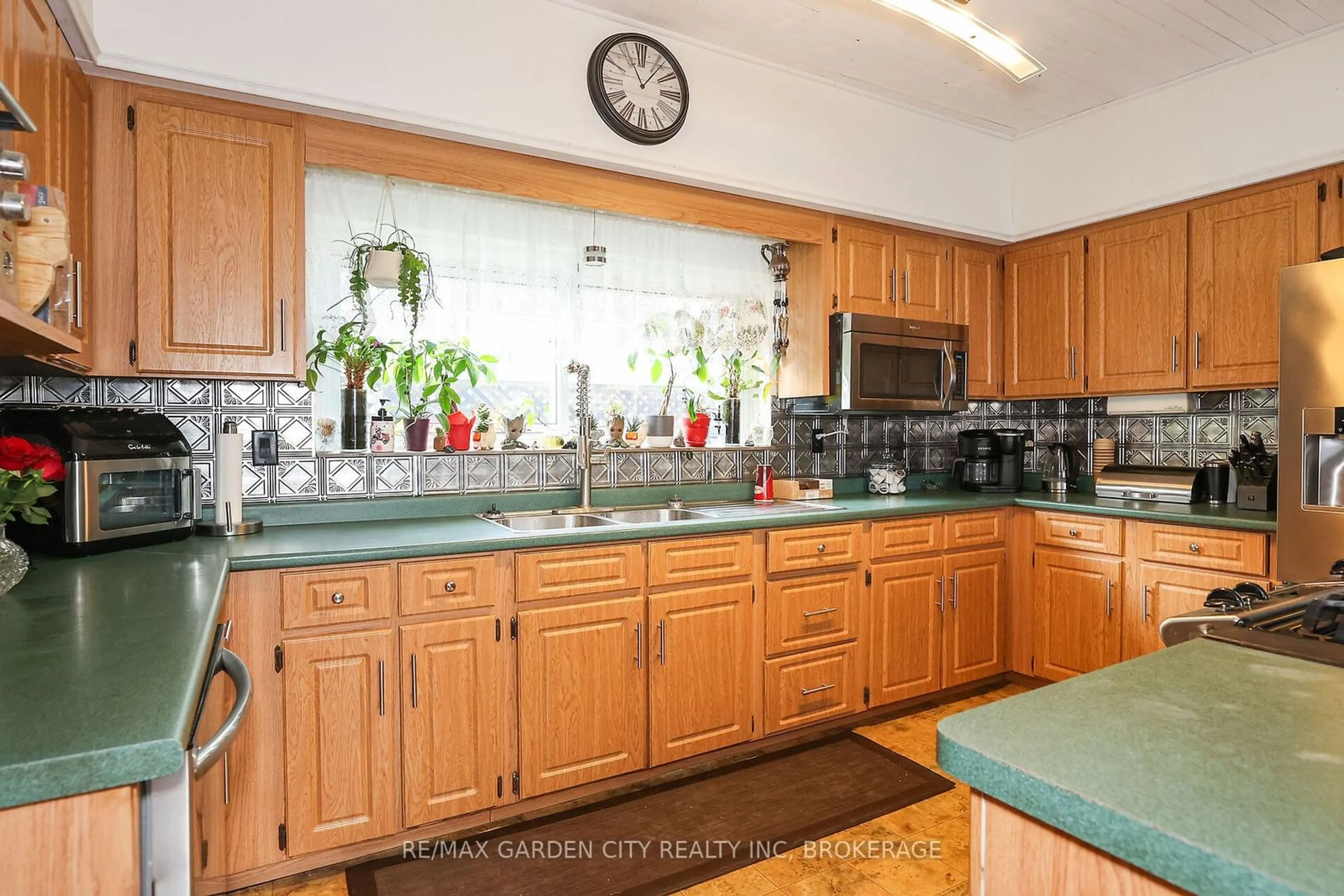 Standard kitchen, unknown for 543 KING St, Welland Ontario L3B 3K9