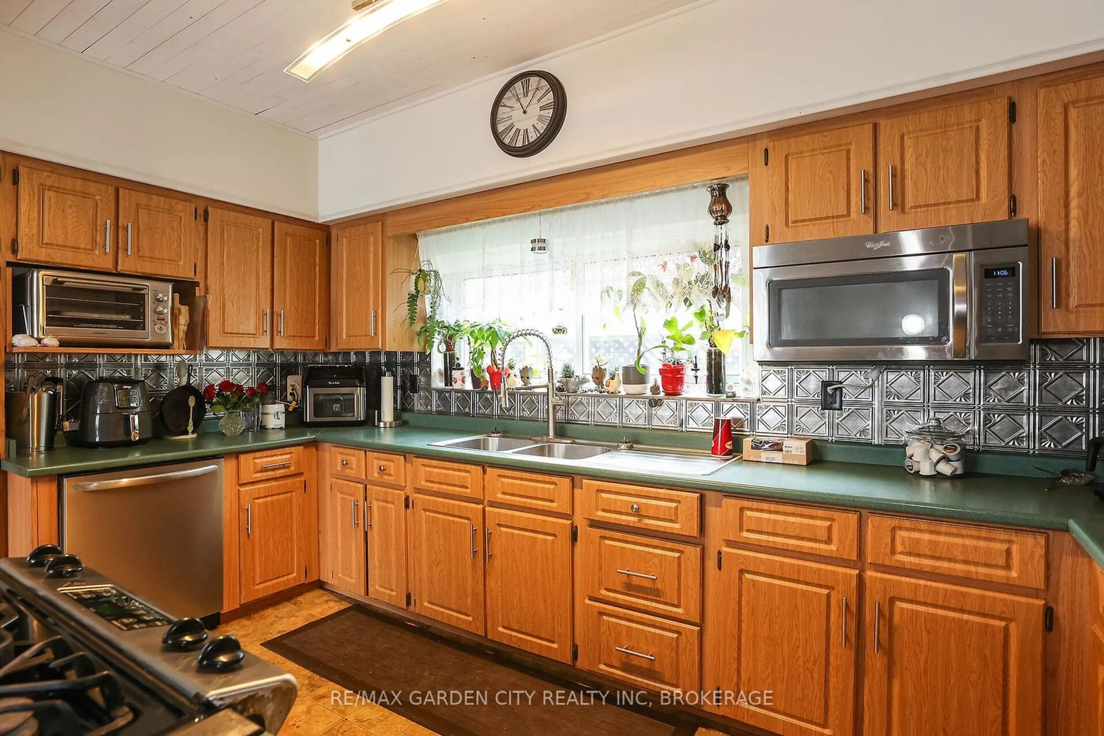 Standard kitchen, unknown for 543 KING St, Welland Ontario L3B 3K9